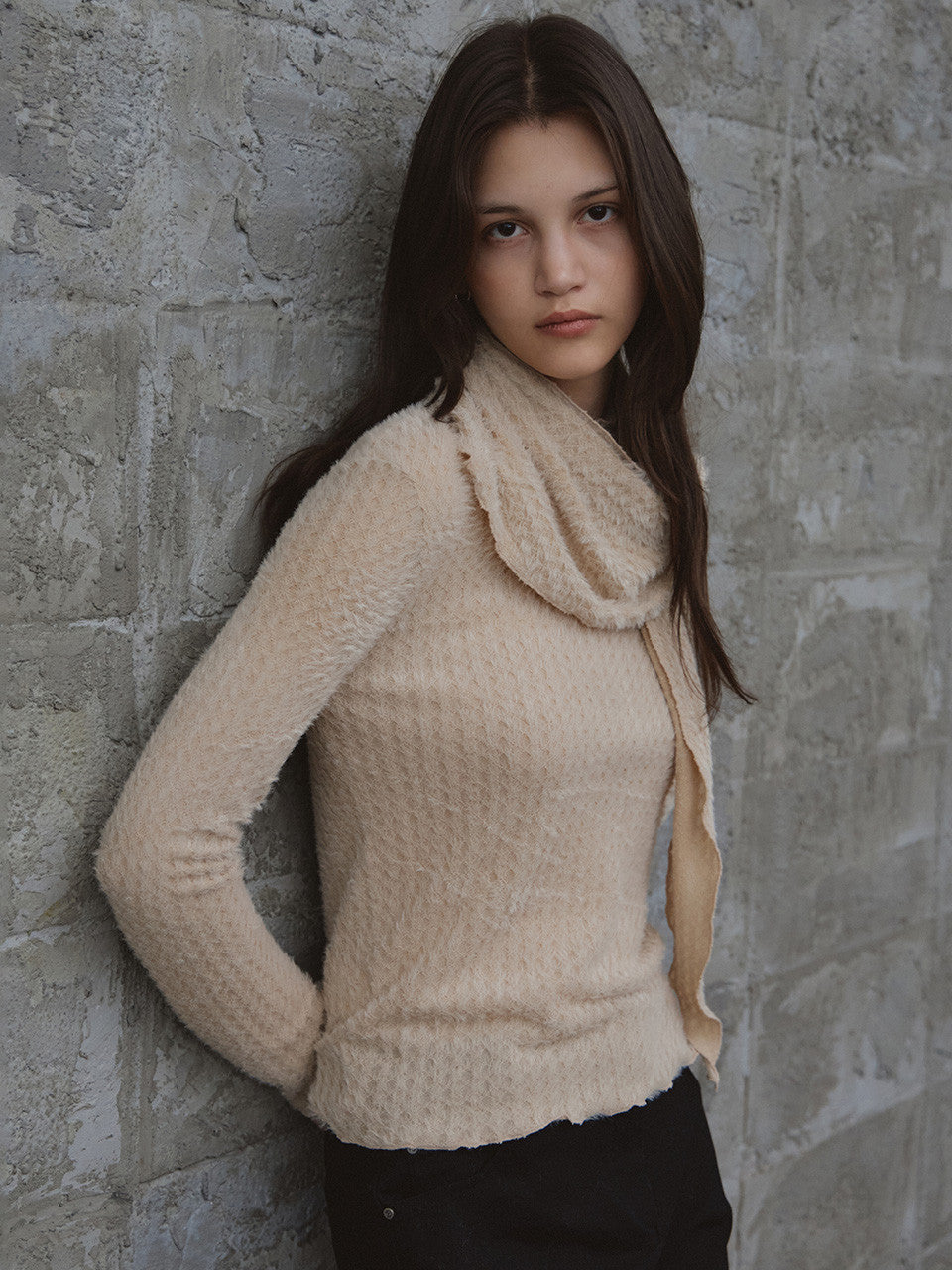 Tillidie Hairy mockneck scarf tee Beige