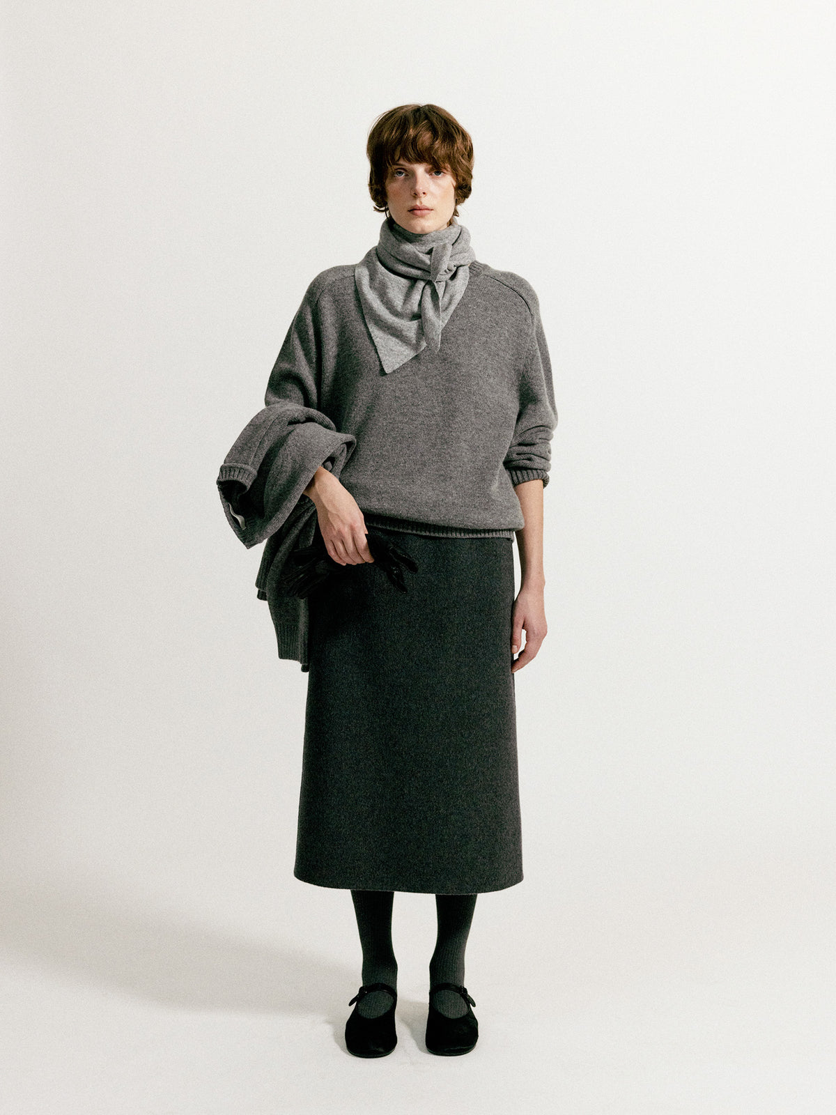 Nothing Written Triangle cashmere muffler (Gray)