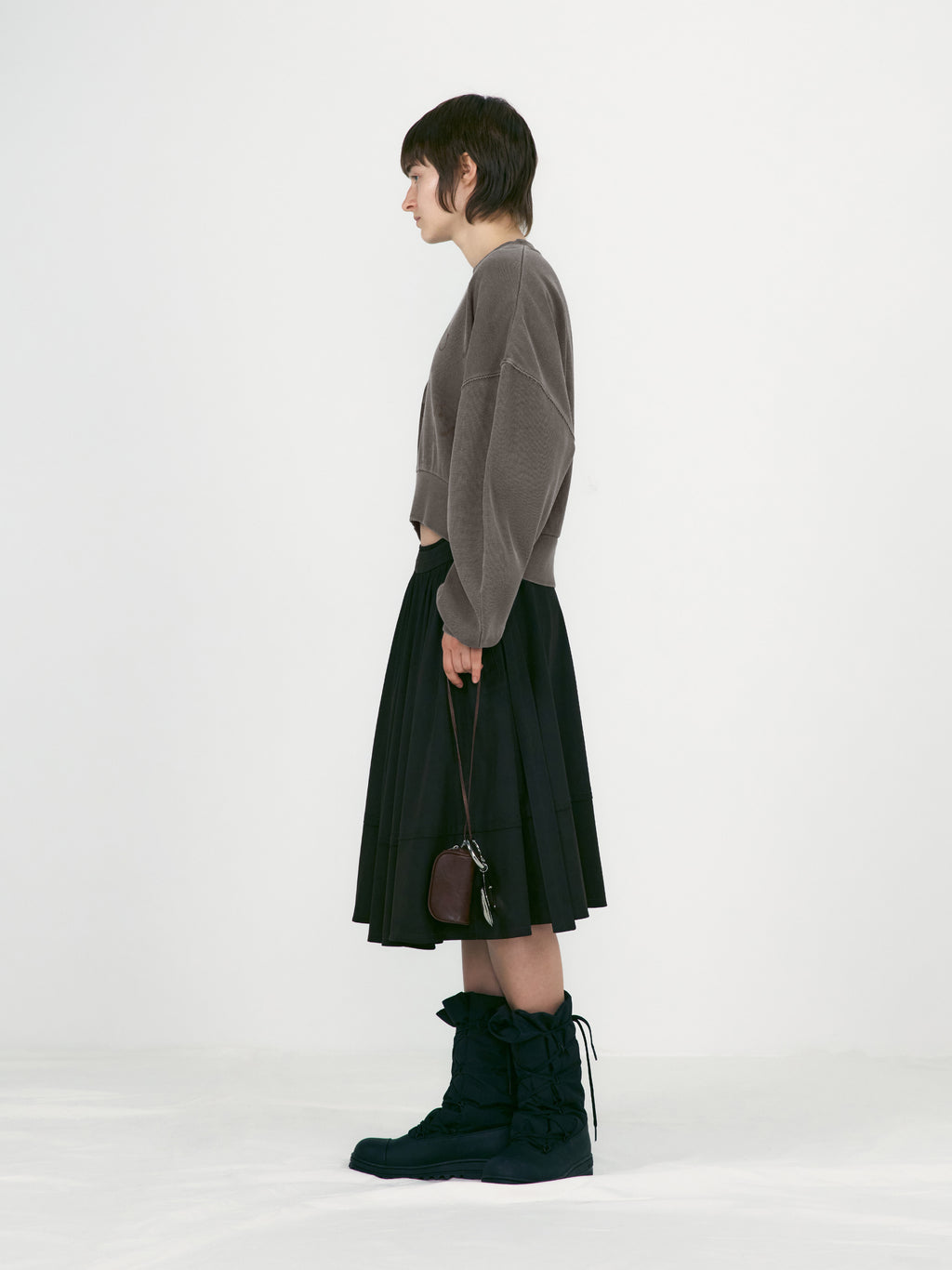 [low_classic] Washed Rockstar Cat Sweatshirt
Charcoal Brown