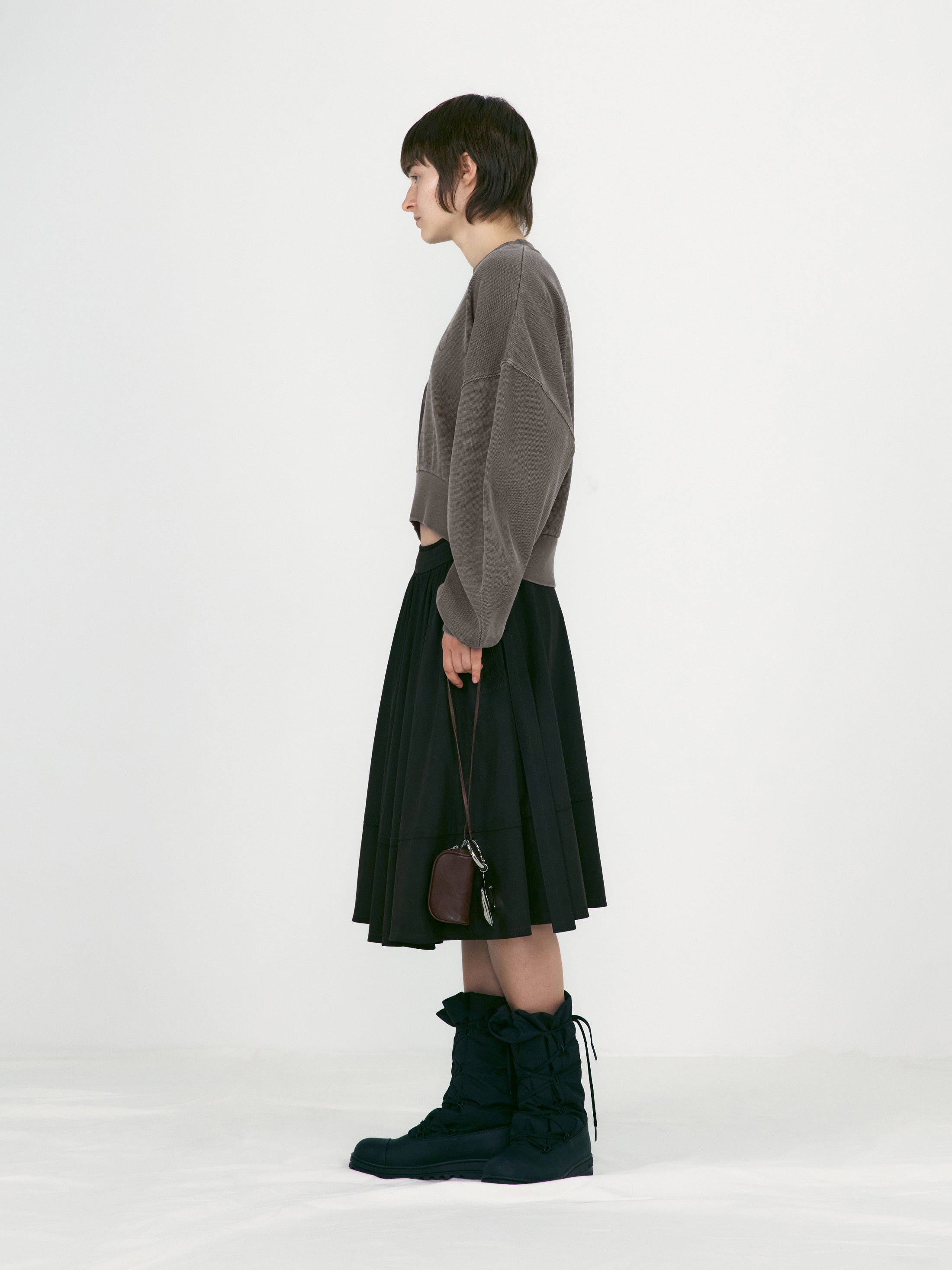 [low_classic] Washed Rockstar Cat Sweatshirt
Charcoal Brown