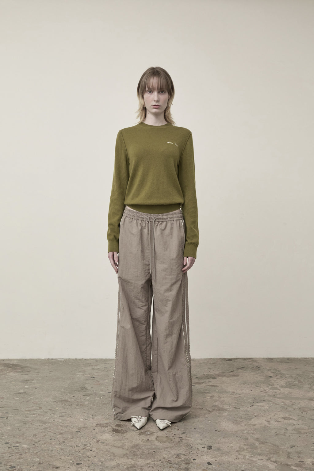 [matinkim] CASHMERE BLENDED ROUND KNIT PULLOVER IN OLIVE