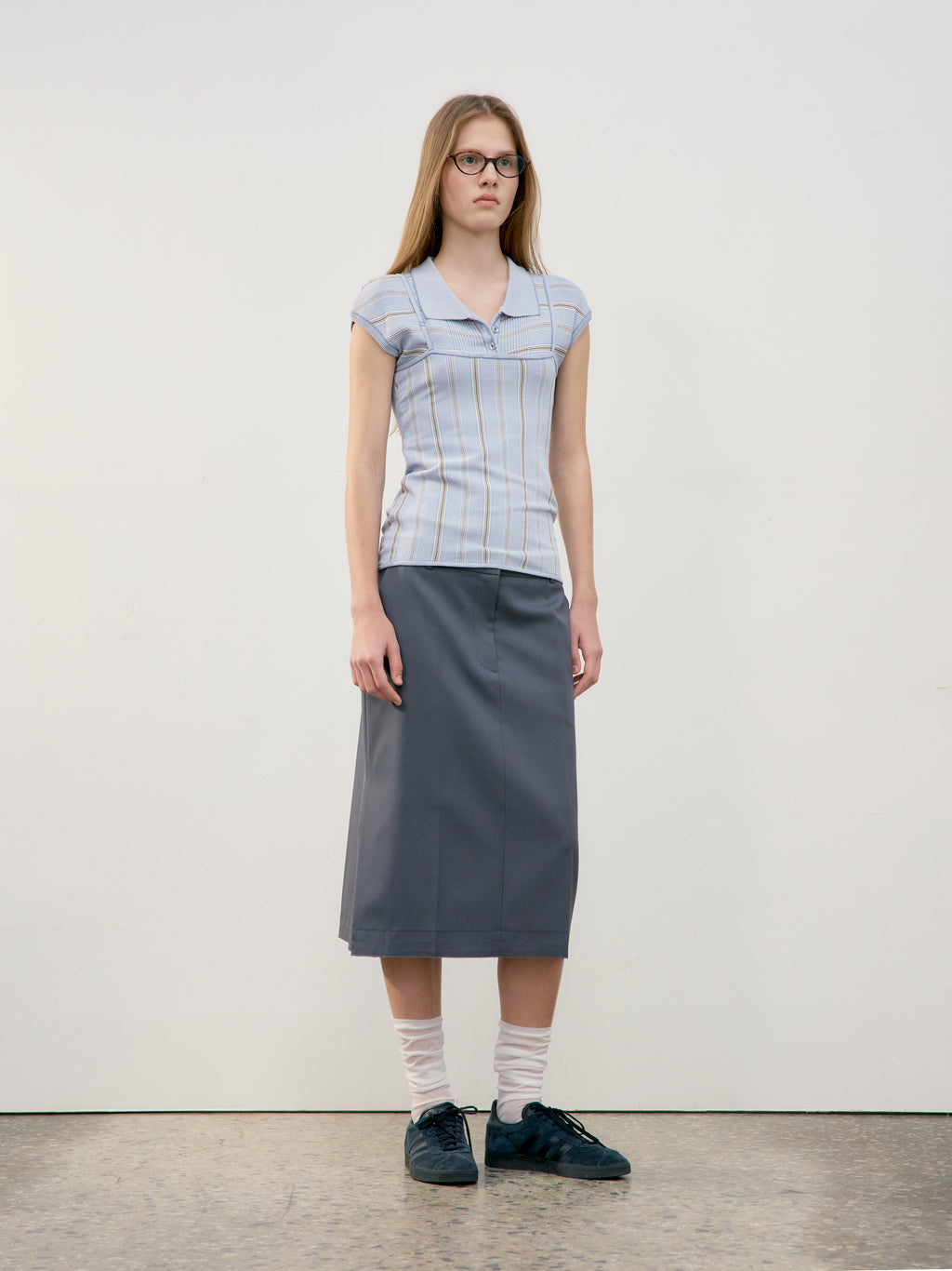 [low_classic] Stripe Sleeveless Knit Top
Blue