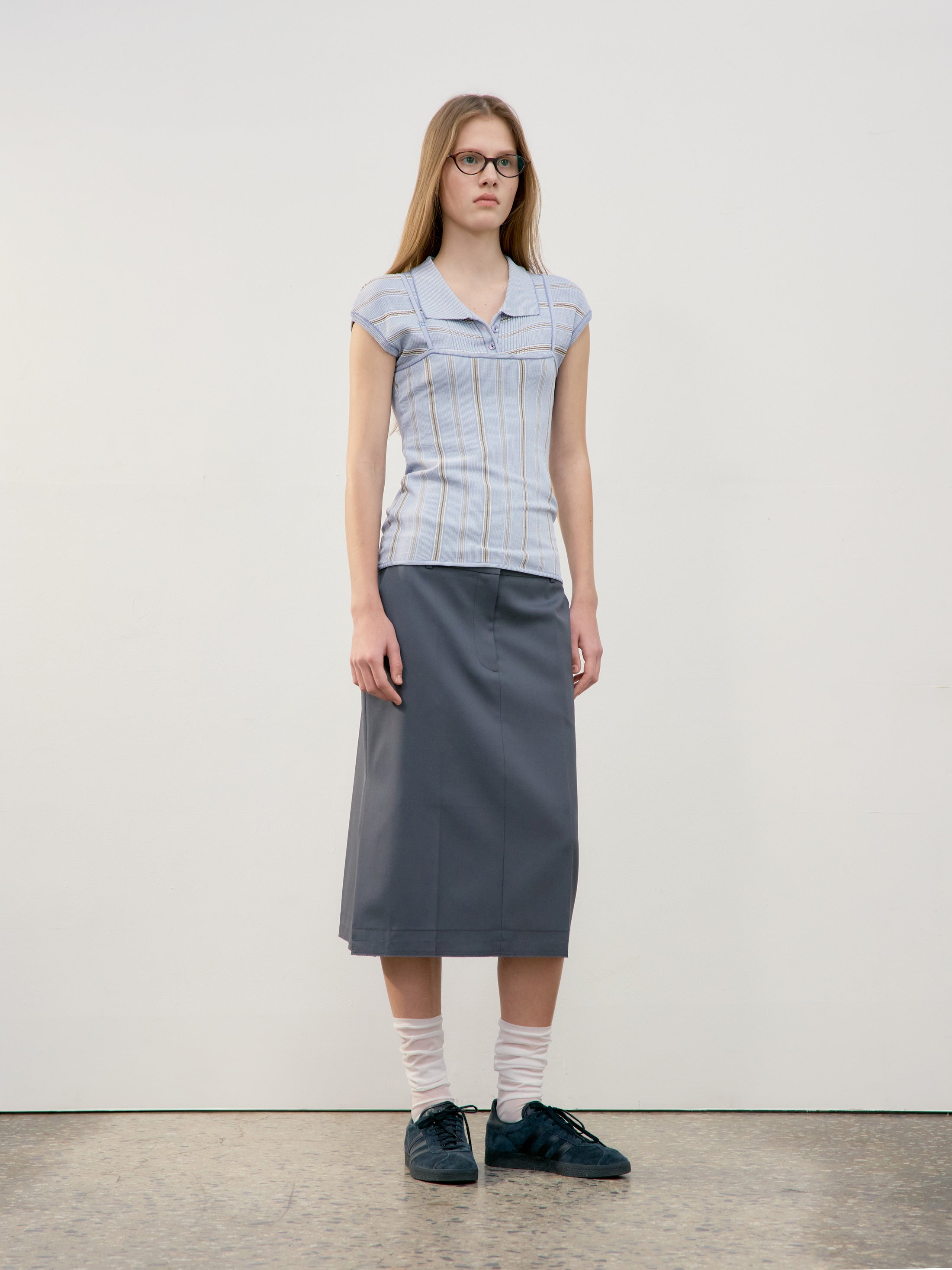 [low_classic] Stripe Sleeveless Knit Top
Blue