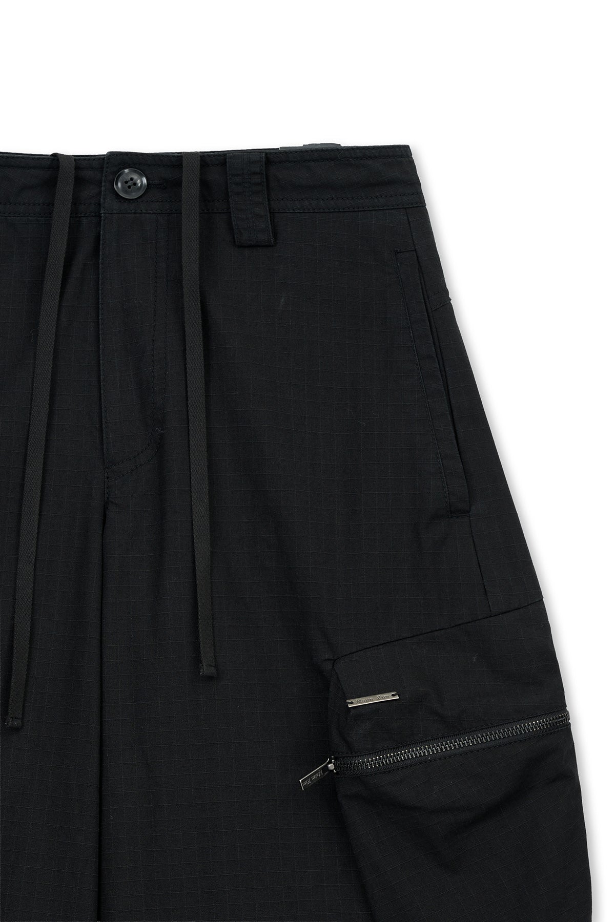 [matinkim] DETACHABLE CARGO PANTS IN BLACK