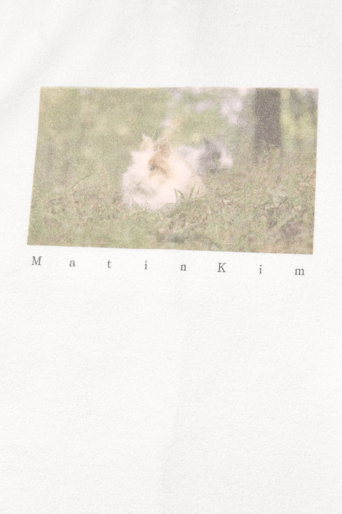 [matinkim] RABBIT PRINTING RAGLAN SLIM TOP IN WHITE