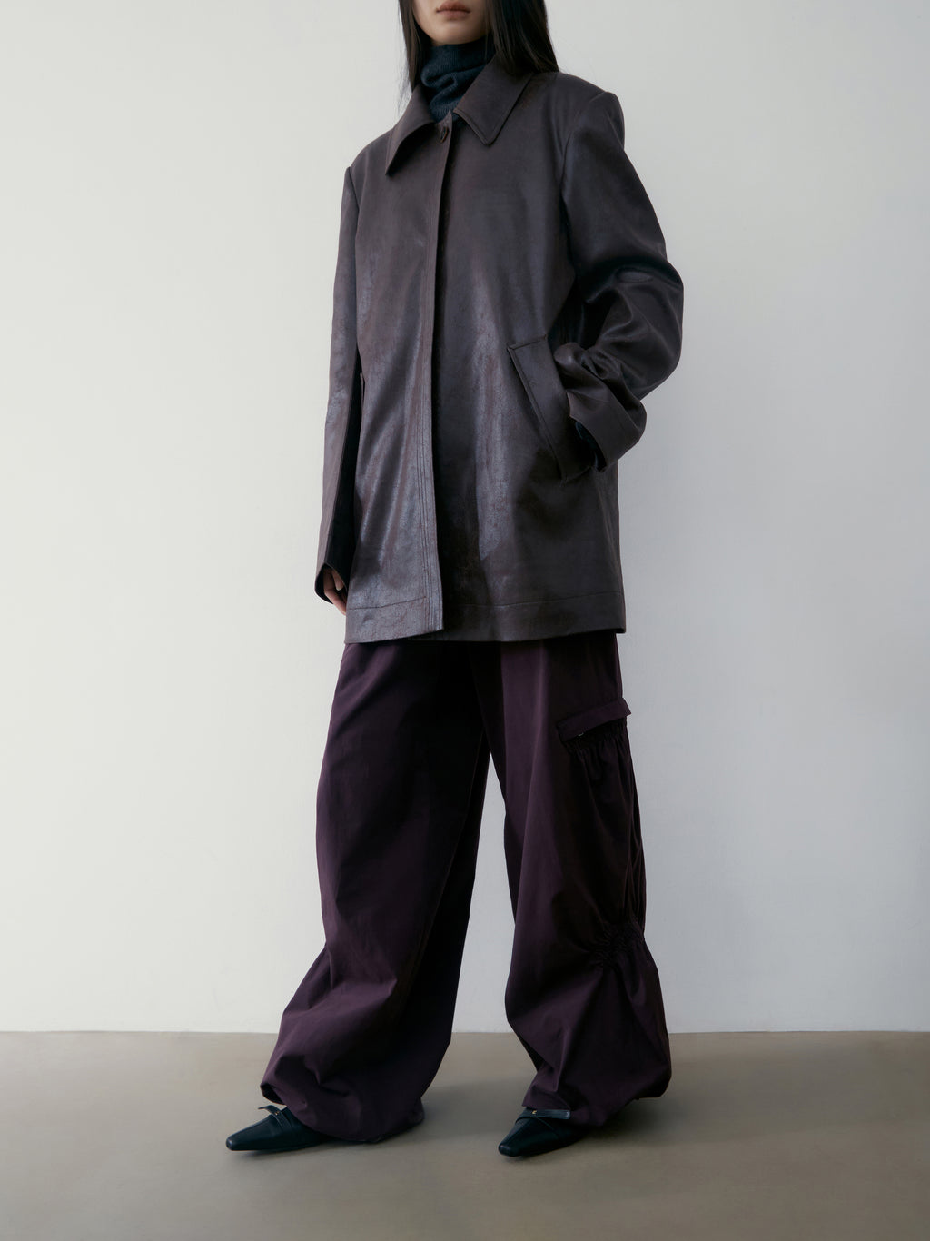 [low_classic] CREASED LEATHER COAT
BROWN