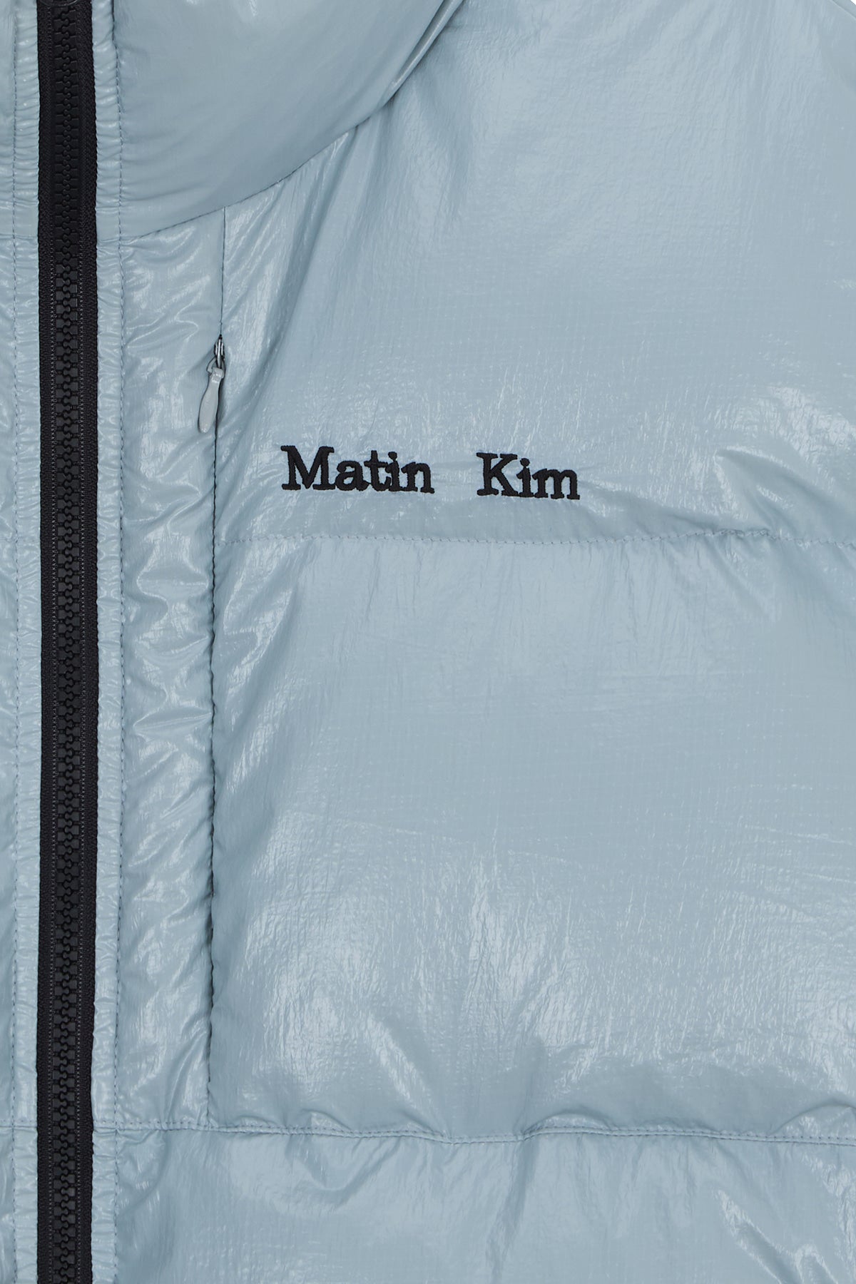 [matinkim] SMALL LOGO VOLUME DOWN JUMPER FOR MEN IN LIGHT GREY