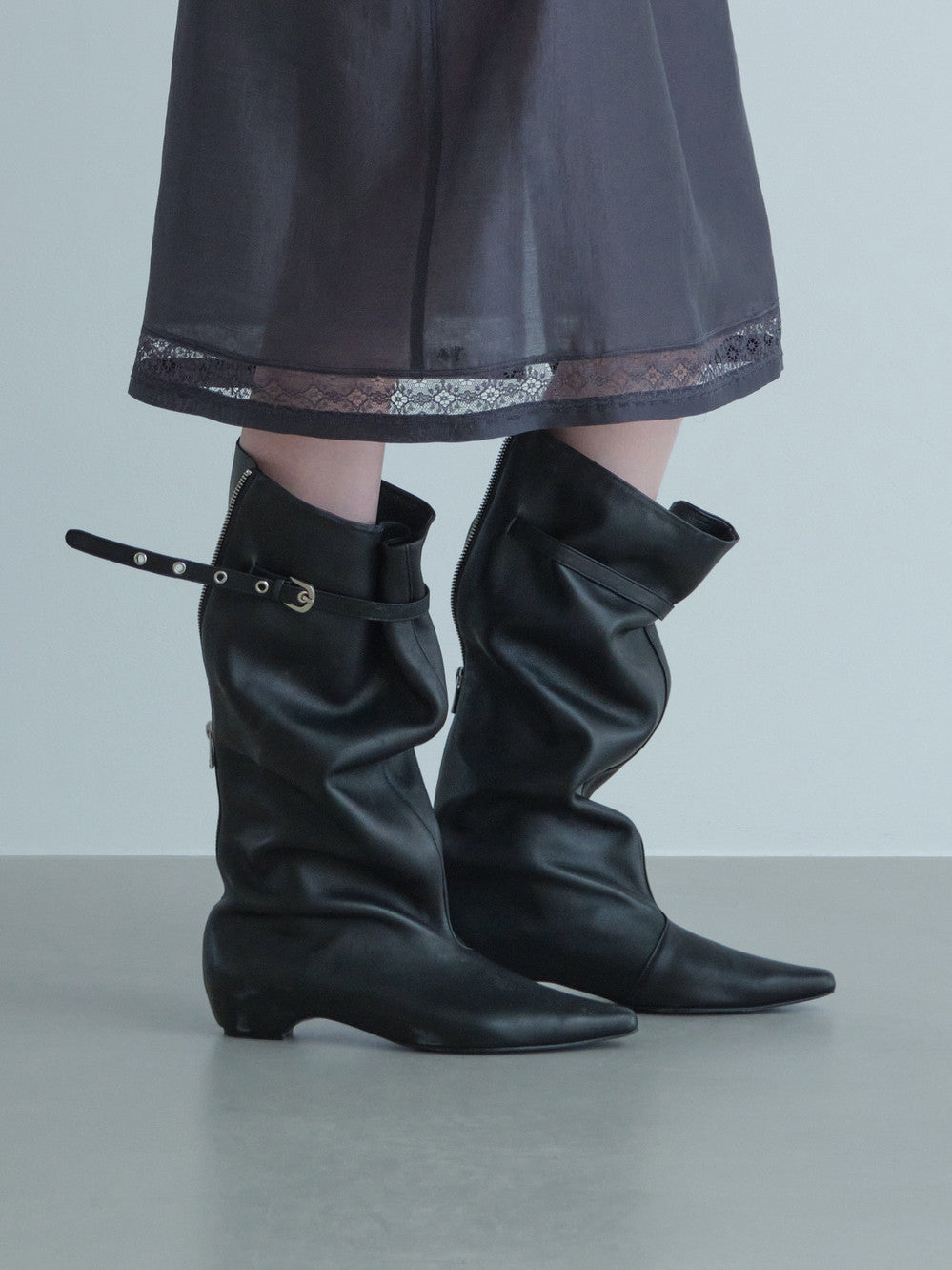 Low Classic Back-Zipped Middle Boots Black