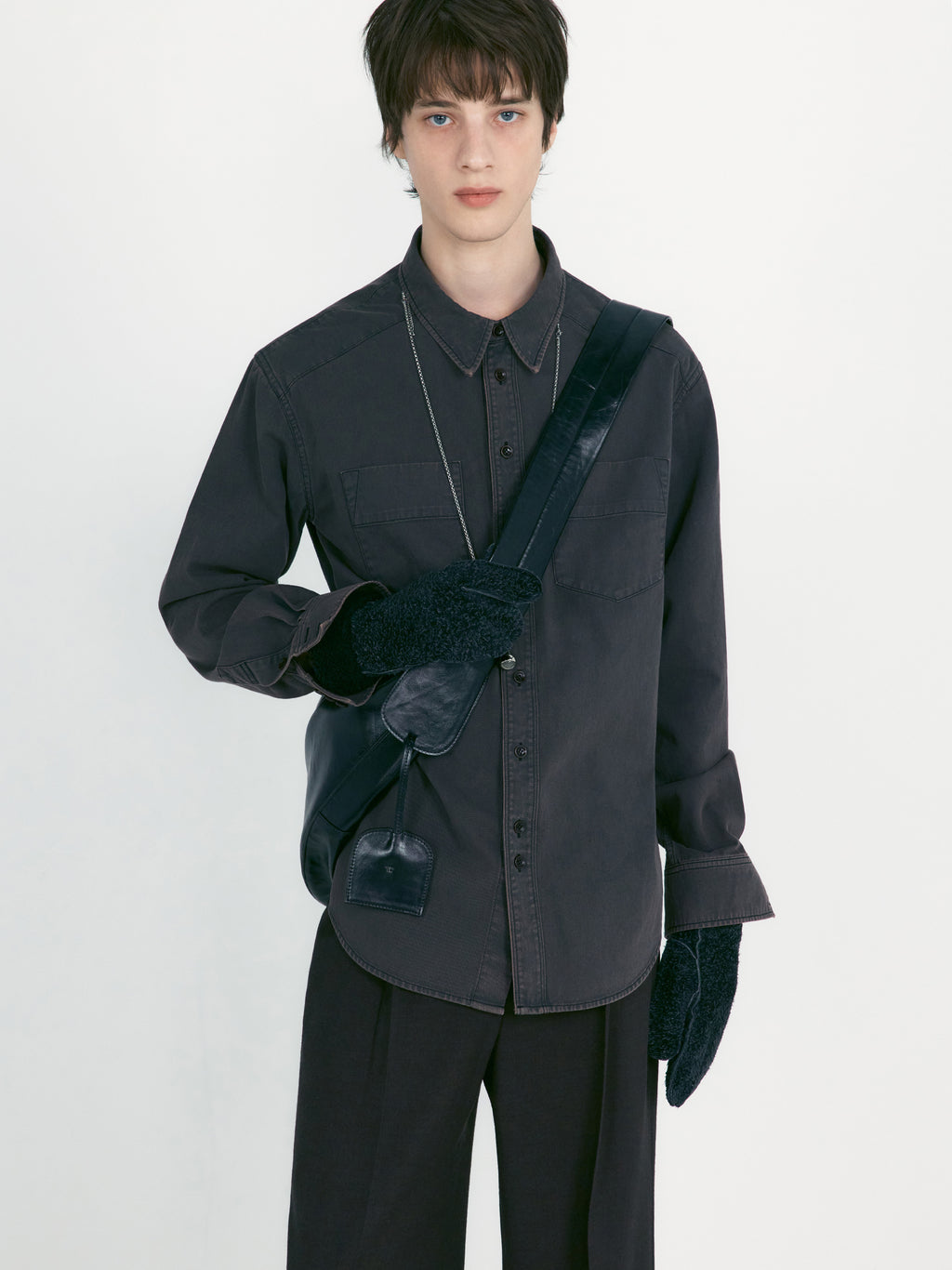 [low_classic] Washed Classic Shirt
Charcoal Brown