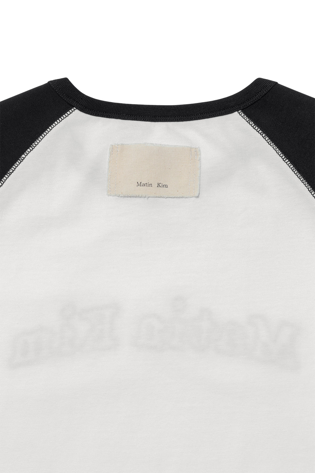 [matinkim] FLOWER STITCH RAGLAN LOGO TOP IN BLACK