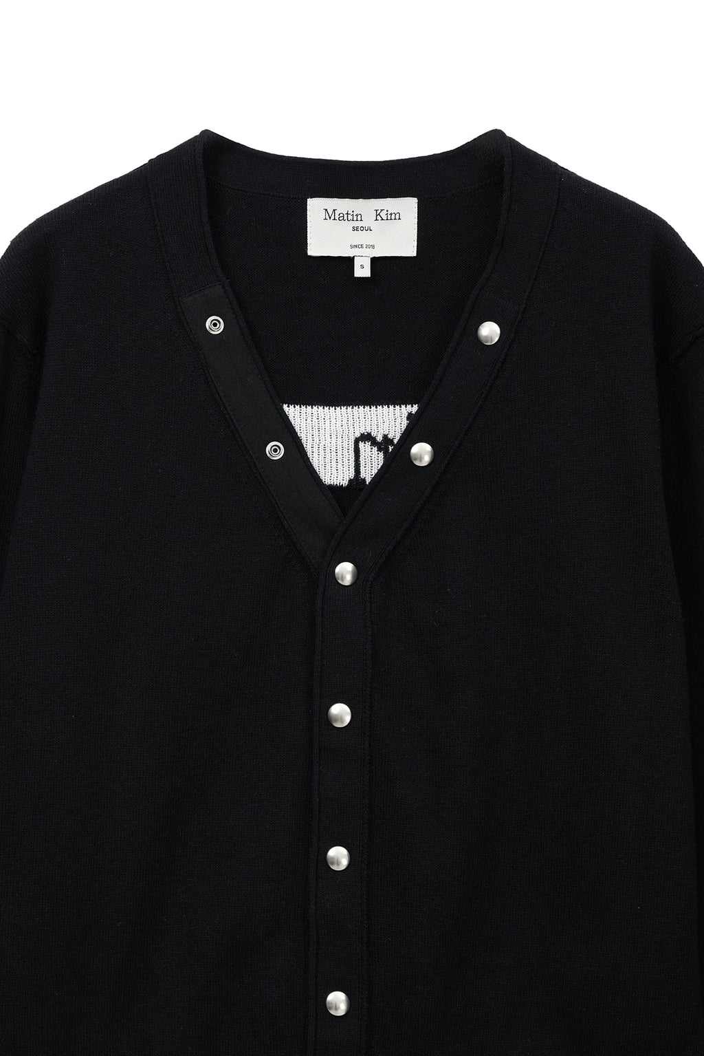 [matinkim] BACK LOGO SNAP BUTTON CARDIGAN IN BLACK