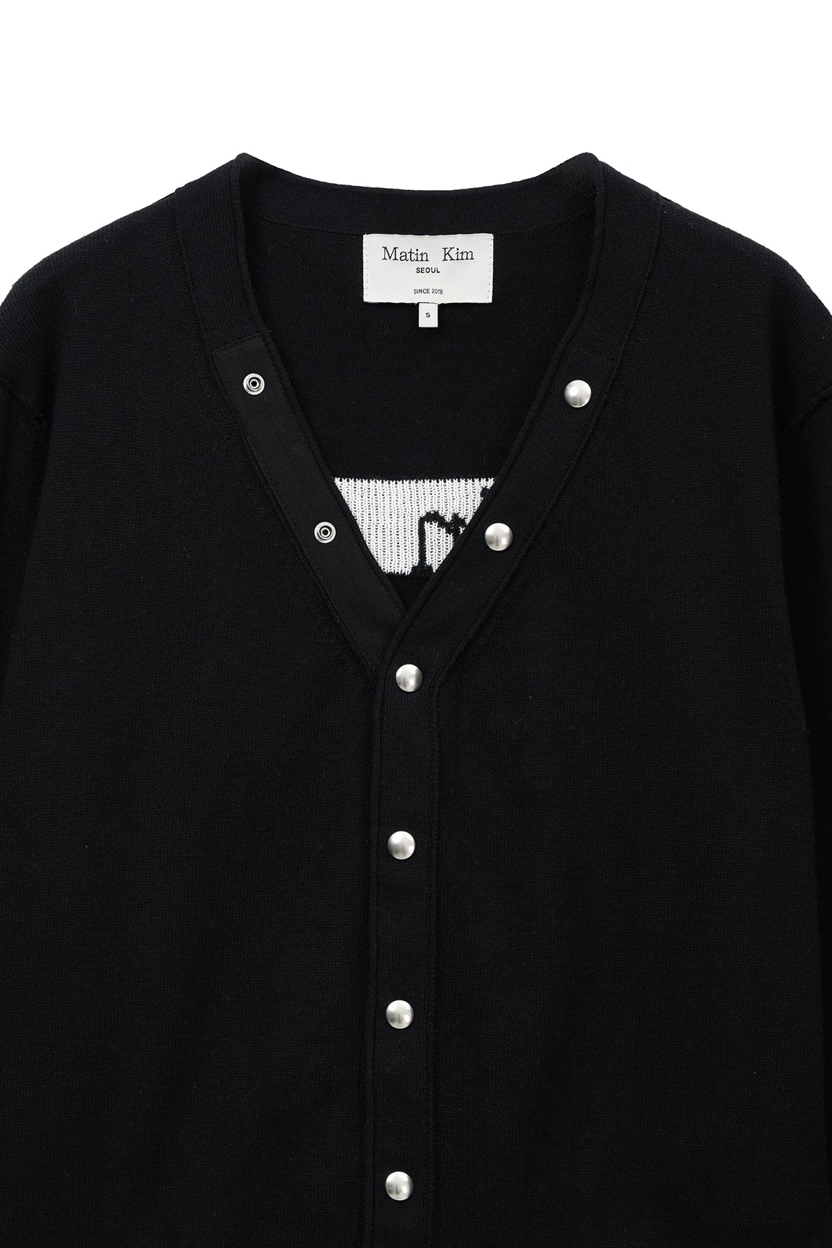 [matinkim] BACK LOGO SNAP BUTTON CARDIGAN IN BLACK