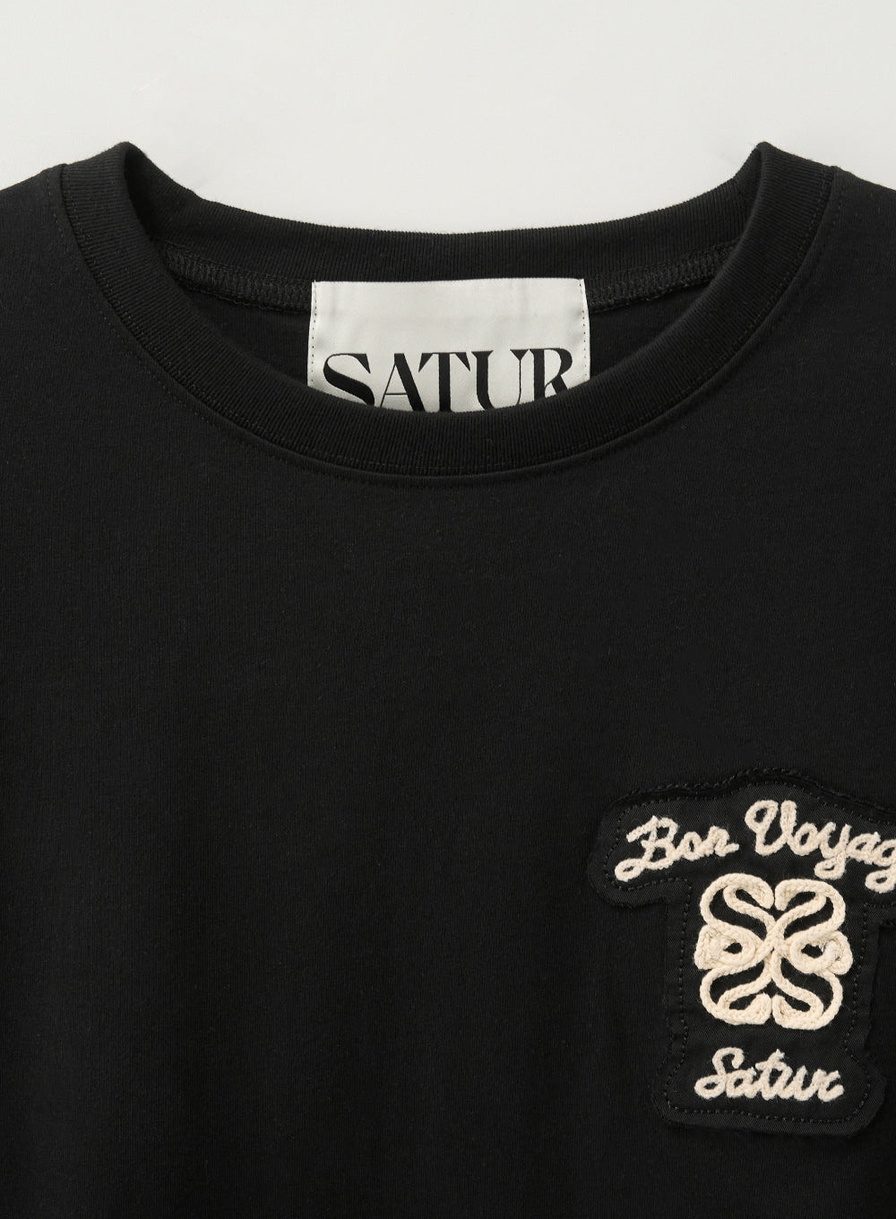 [satur] (W) Bon Voyage Raw-Cut Applique T-Shirt - Black