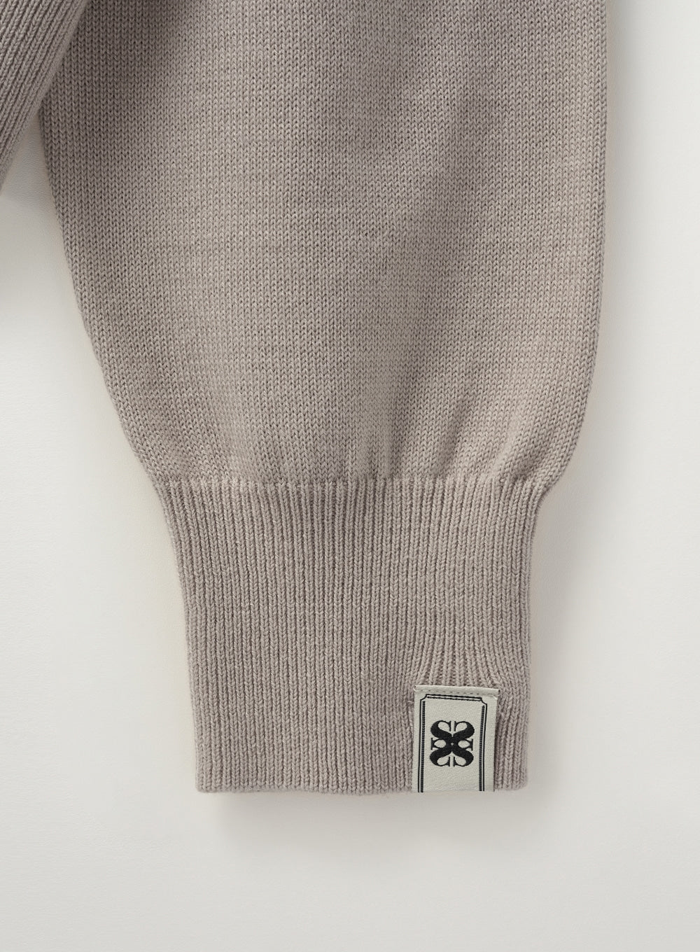 [satur] (W) V-Neck Fine Wool Knit - Beige