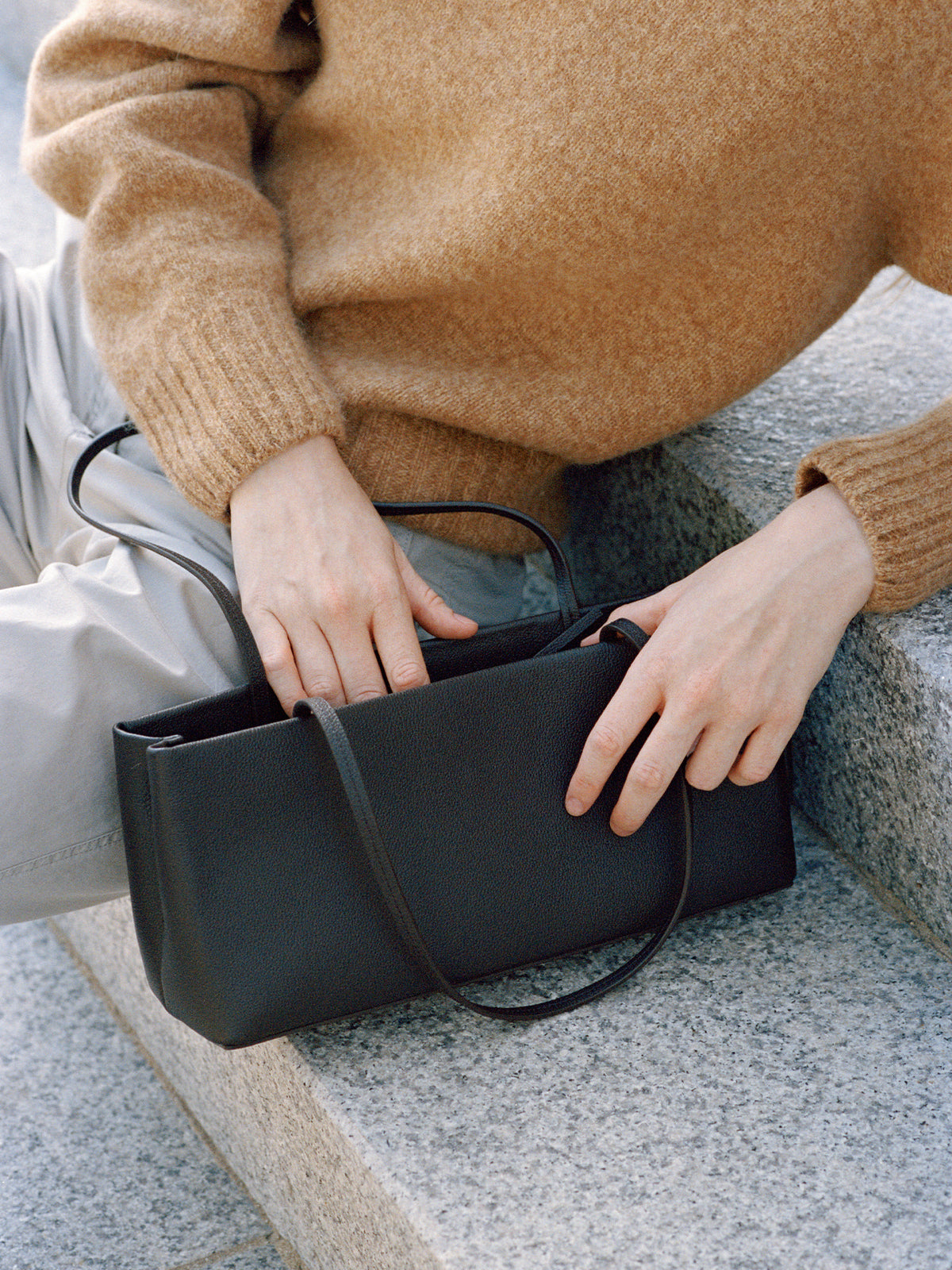 Nothing Written Della tote bag (Deep brown)