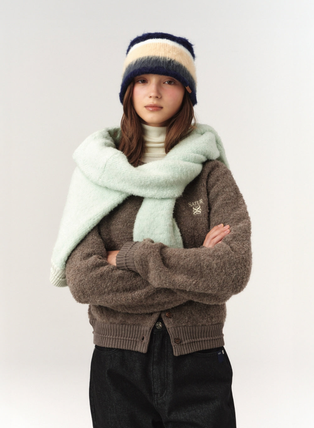 [satur] (W) Boucle Crew Neck Cardigan - Brown