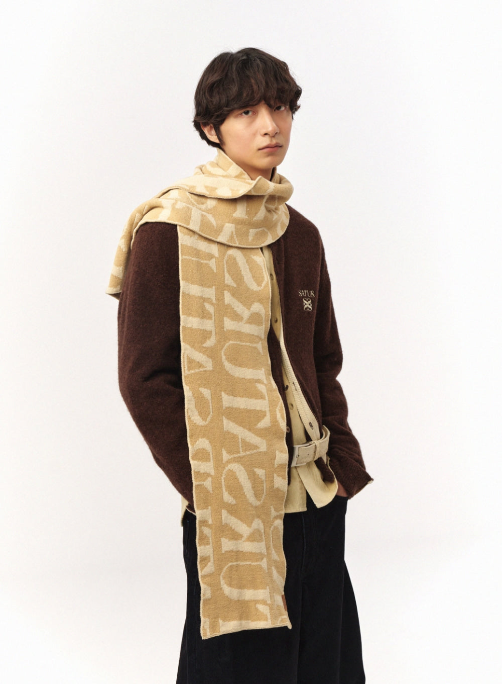 [satur] Logo Jacquard Muffler - Beige