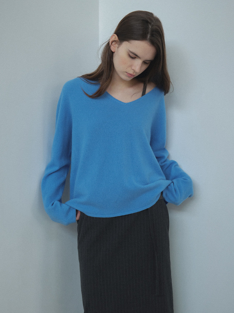 Tillidie Cashmere Blended V-Neck Wool Knit Blue