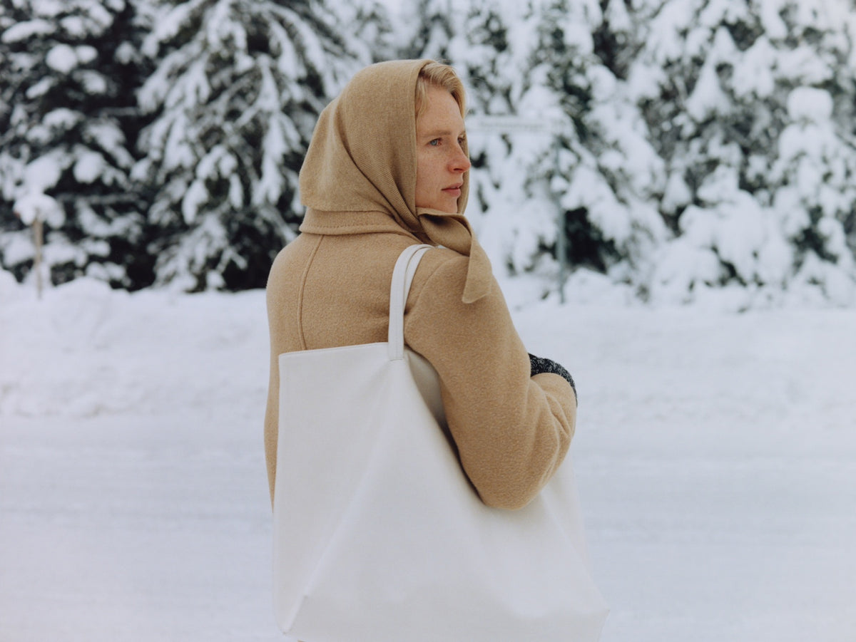 Nothing Written Triangle cashmere muffler (Camel)