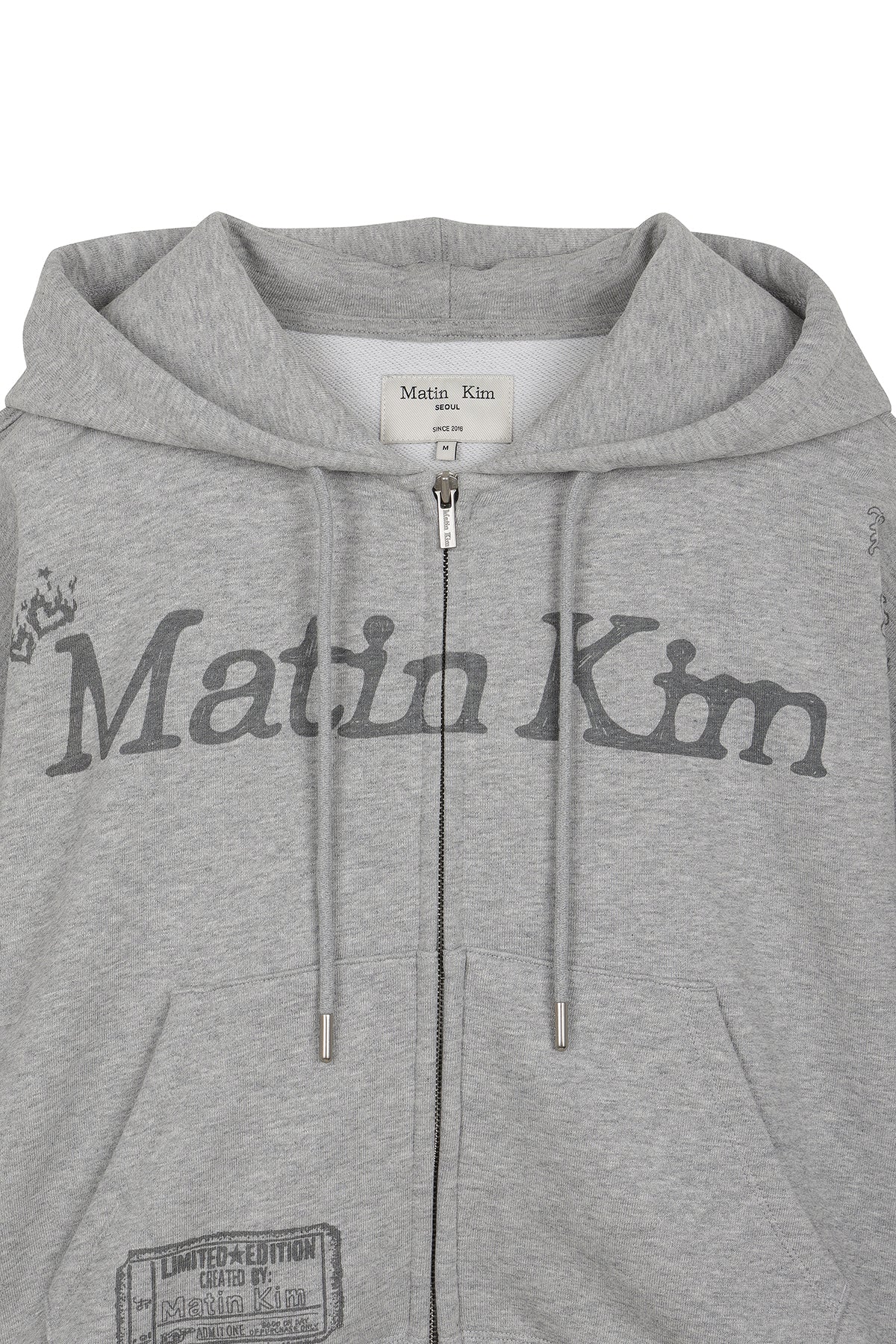 [matinkim] GRAFFITI ARTWORK CROP HOODY ZIP UP IN GREY
