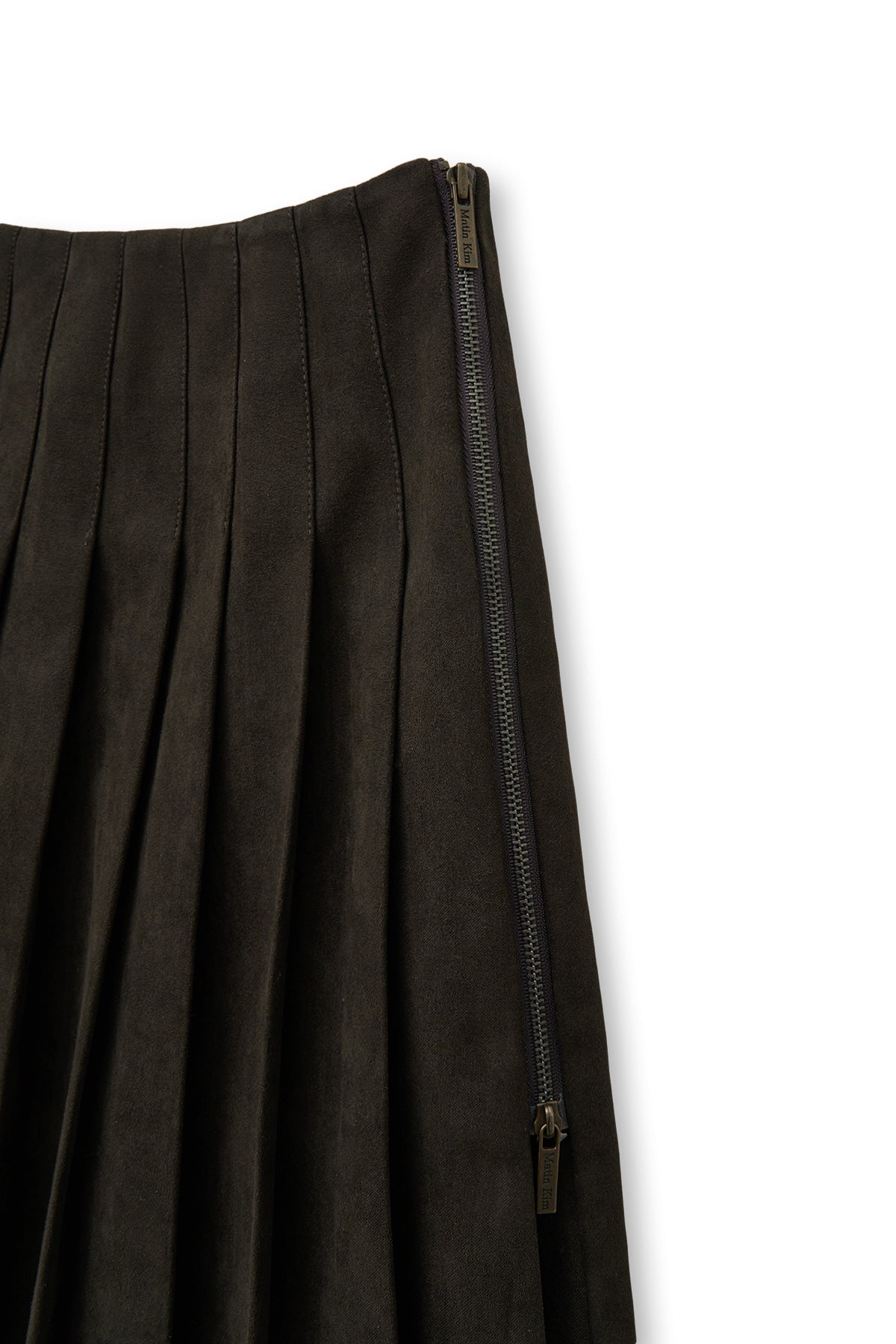 [matinkim] SIDE ZIPPER PLEATS MIDI SKIRT IN DARK BROWN