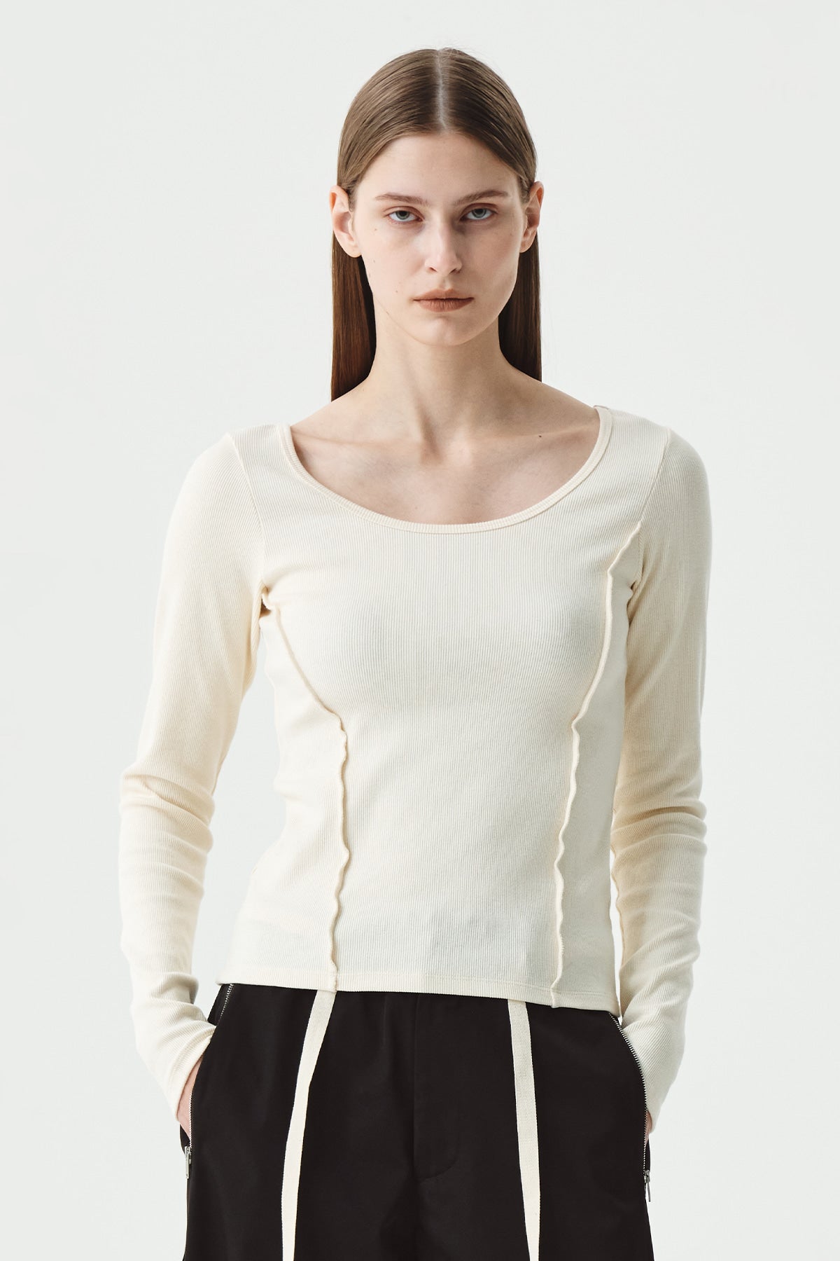 Matinkim Logo Charm Point Slim Top IN Cream