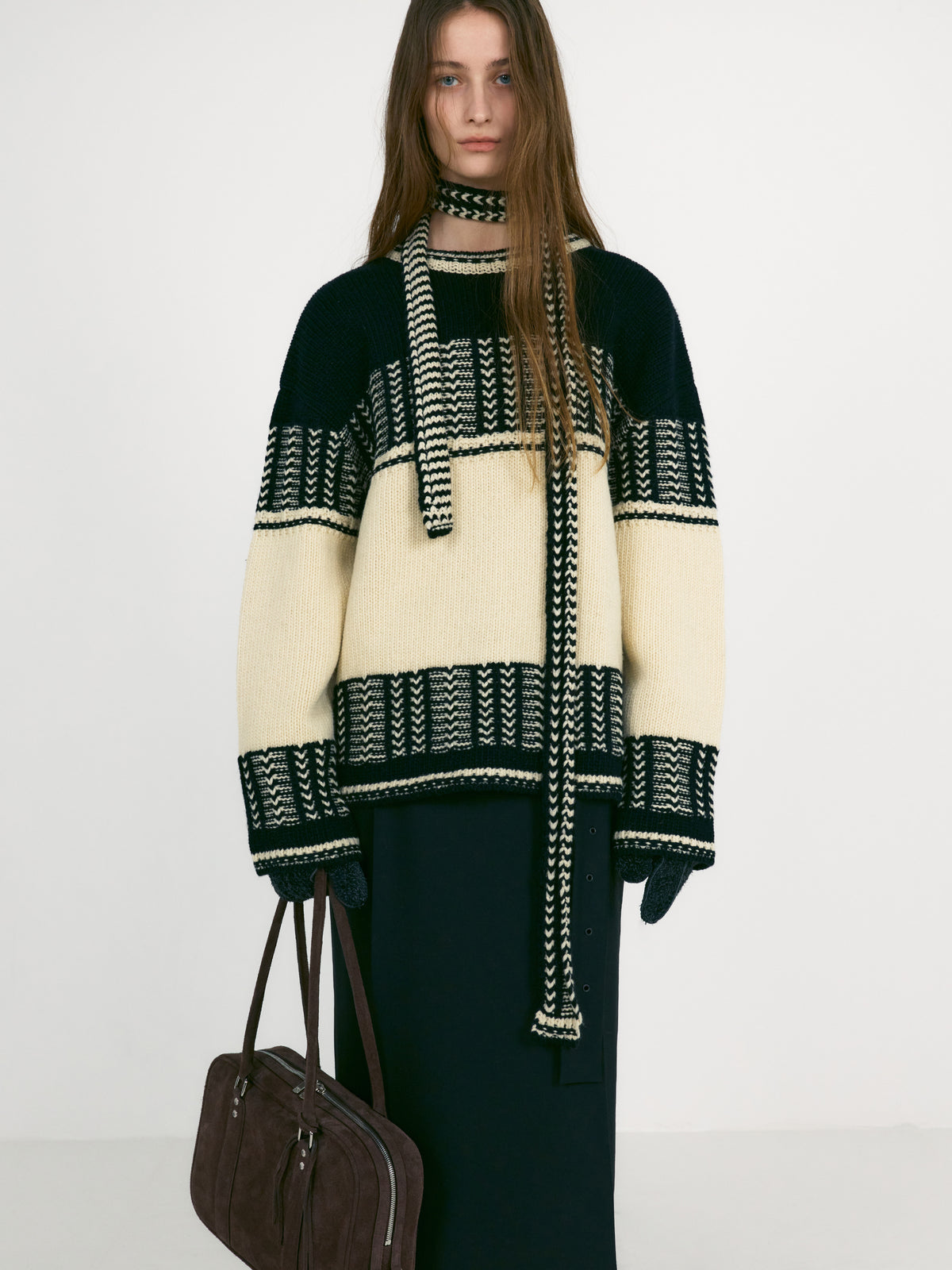Low Classic Jacquard Slim Muffler Black