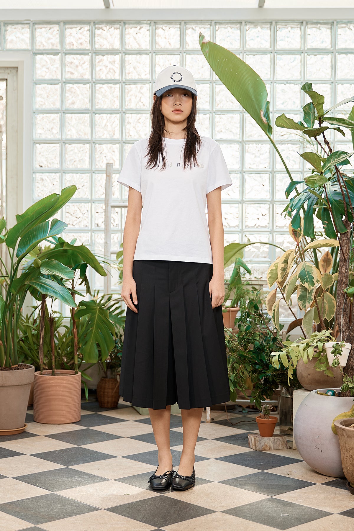 [matinkim] STICKER GRAPHIC LOGO TOP IN WHITE