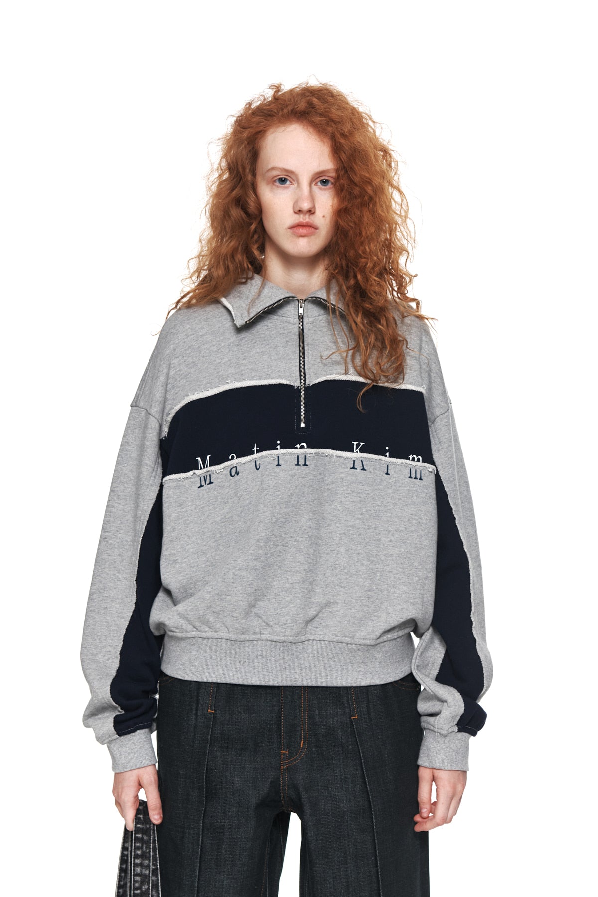 [matinkim] CUTTED LOGO HALF ZIP SWEATSHIRT IN GREY