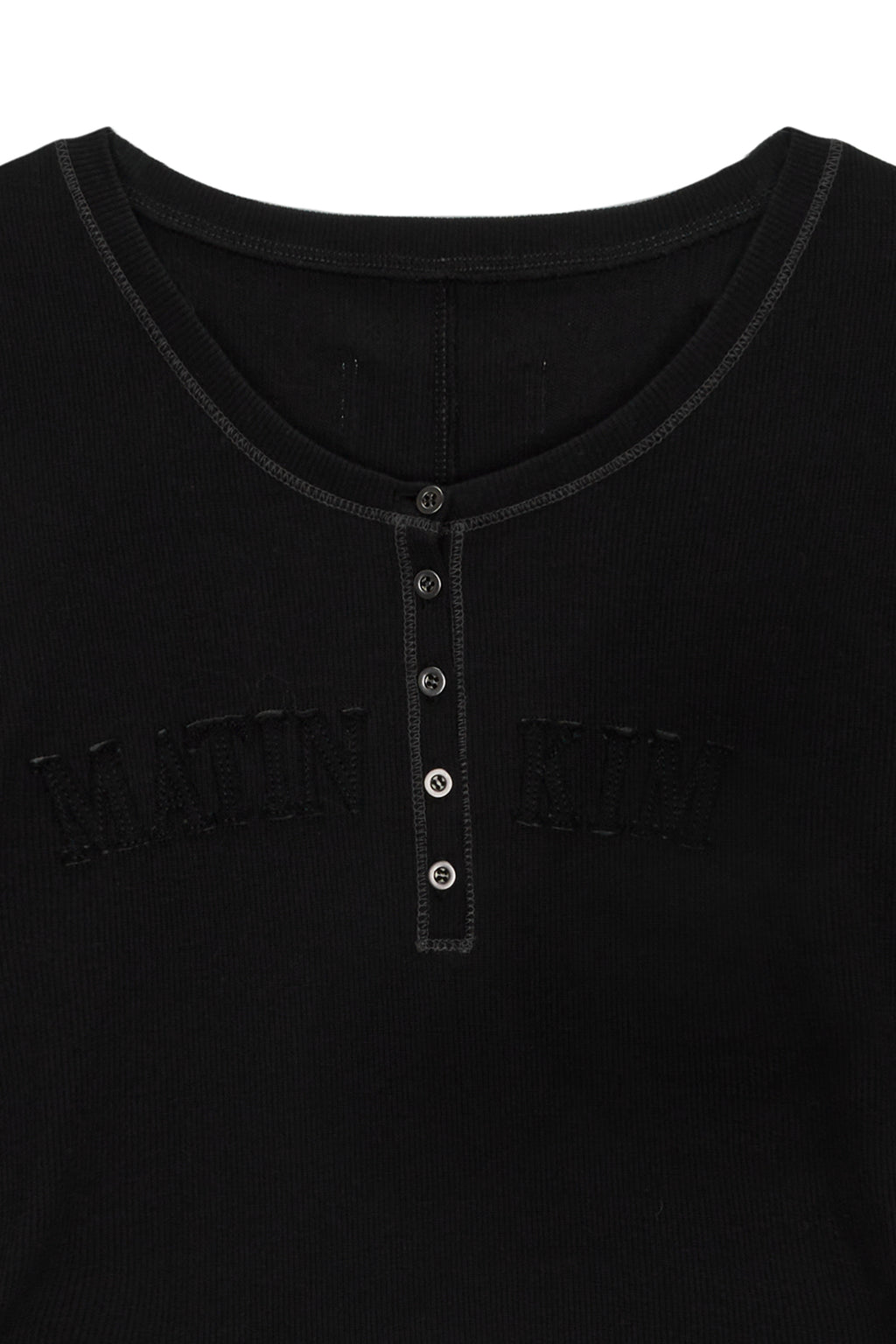 [matinkim] APPLIQUE LOGO HENLY NECK SLIM TOP IN BLACK