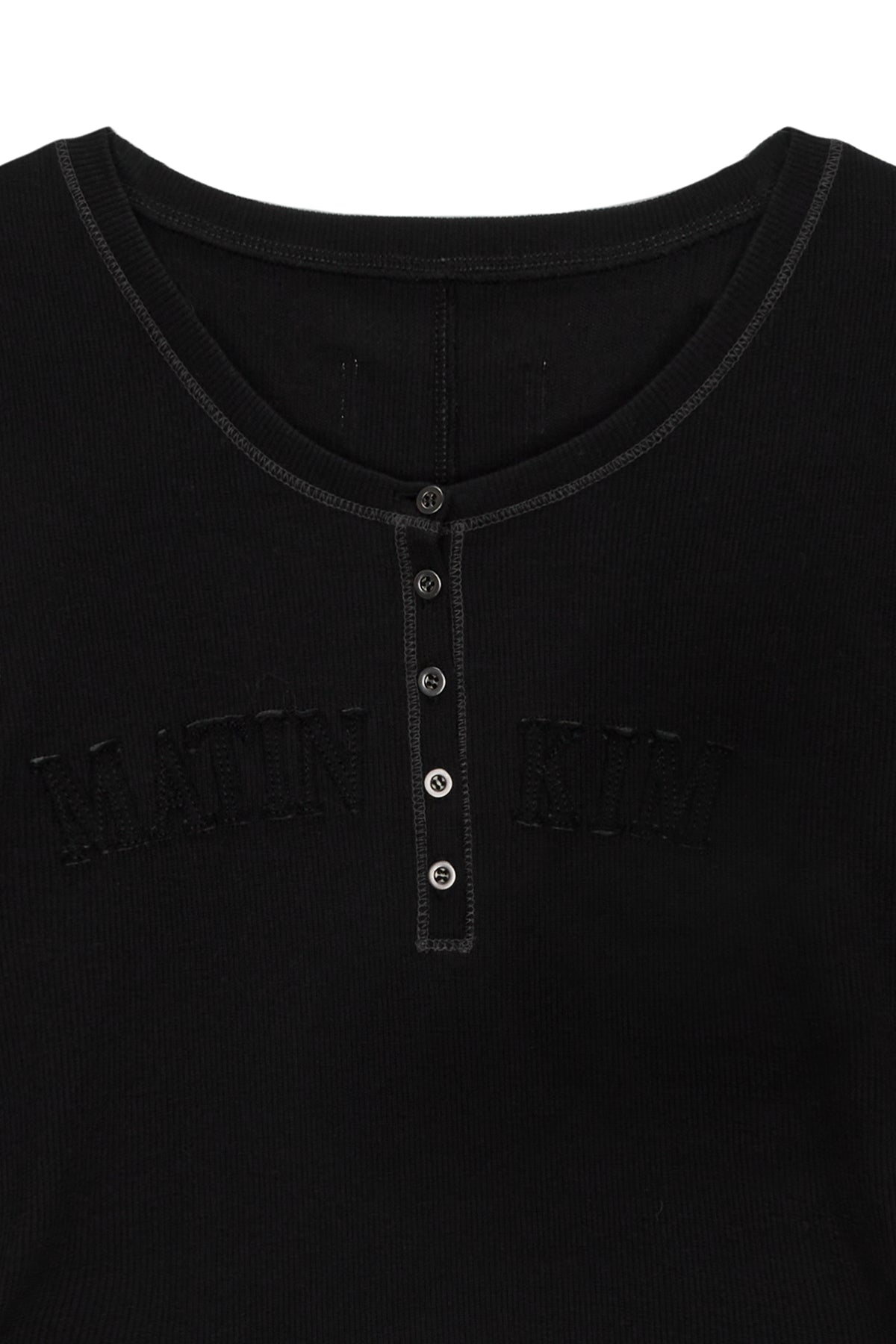 [matinkim] APPLIQUE LOGO HENLY NECK SLIM TOP IN BLACK