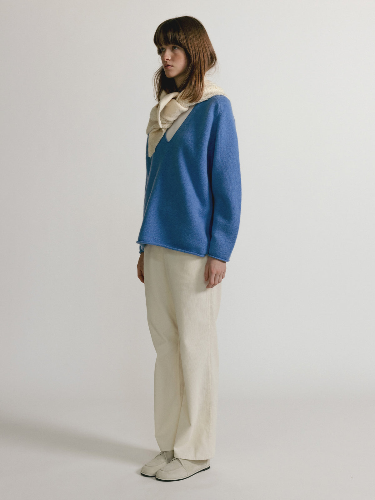 Nothing Written Cerin deep v-neck pullover (Blue)