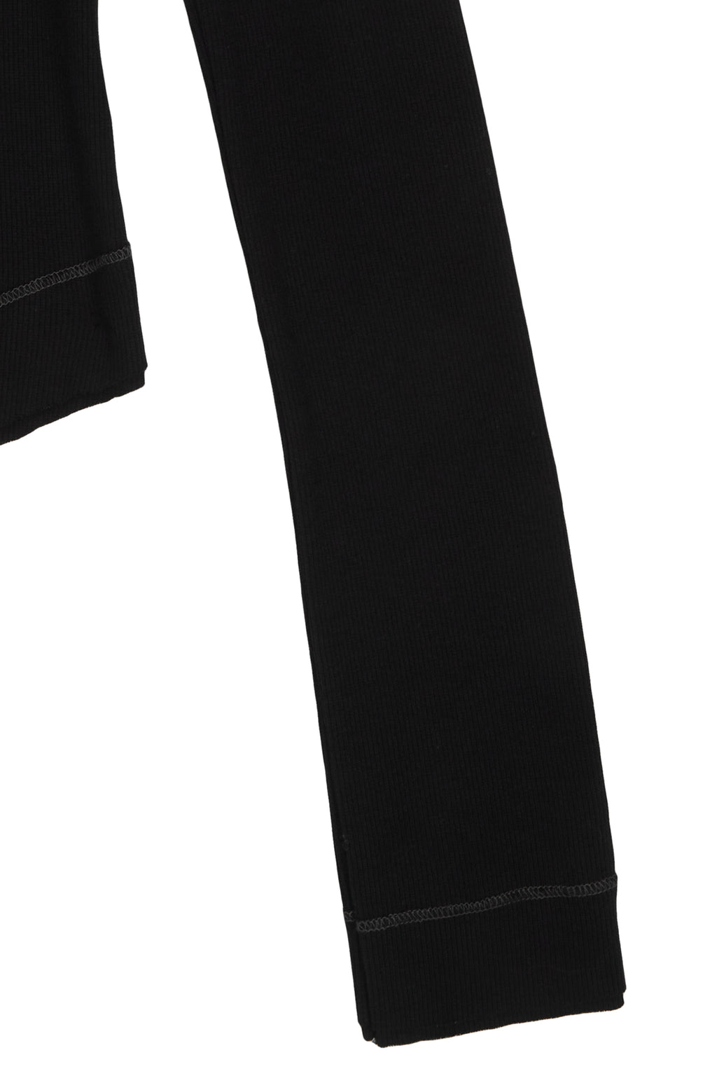 [matinkim] APPLIQUE LOGO HENLY NECK SLIM TOP IN BLACK