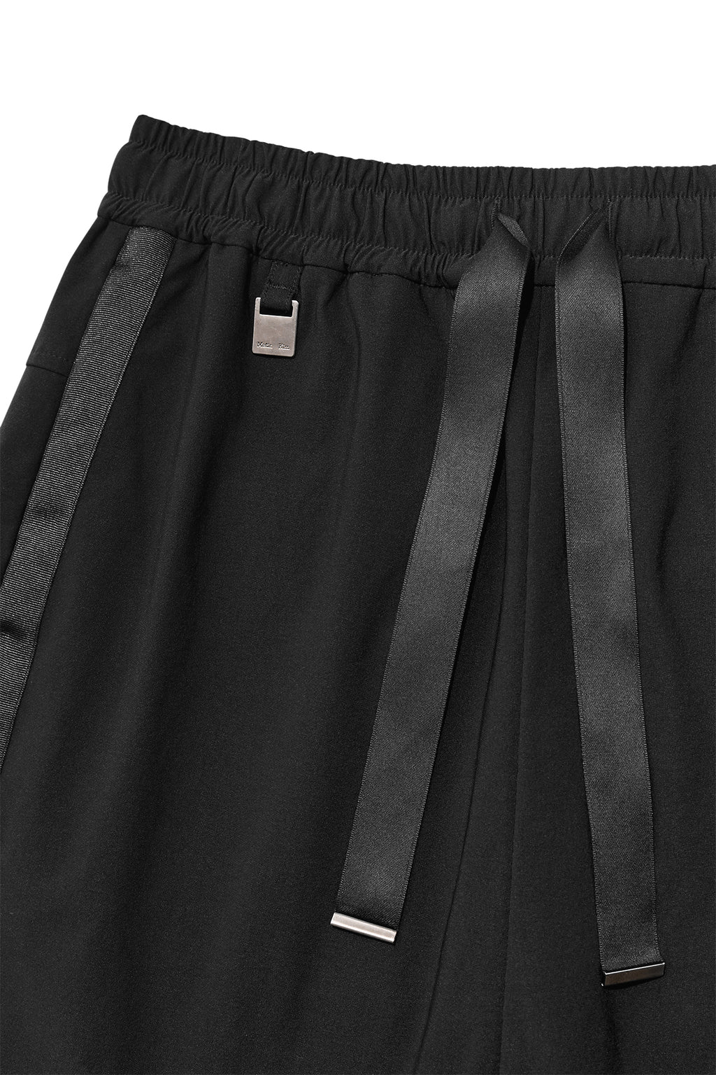 [matinkim] SIDE TAPING BERMUDA PANTS IN BLACK