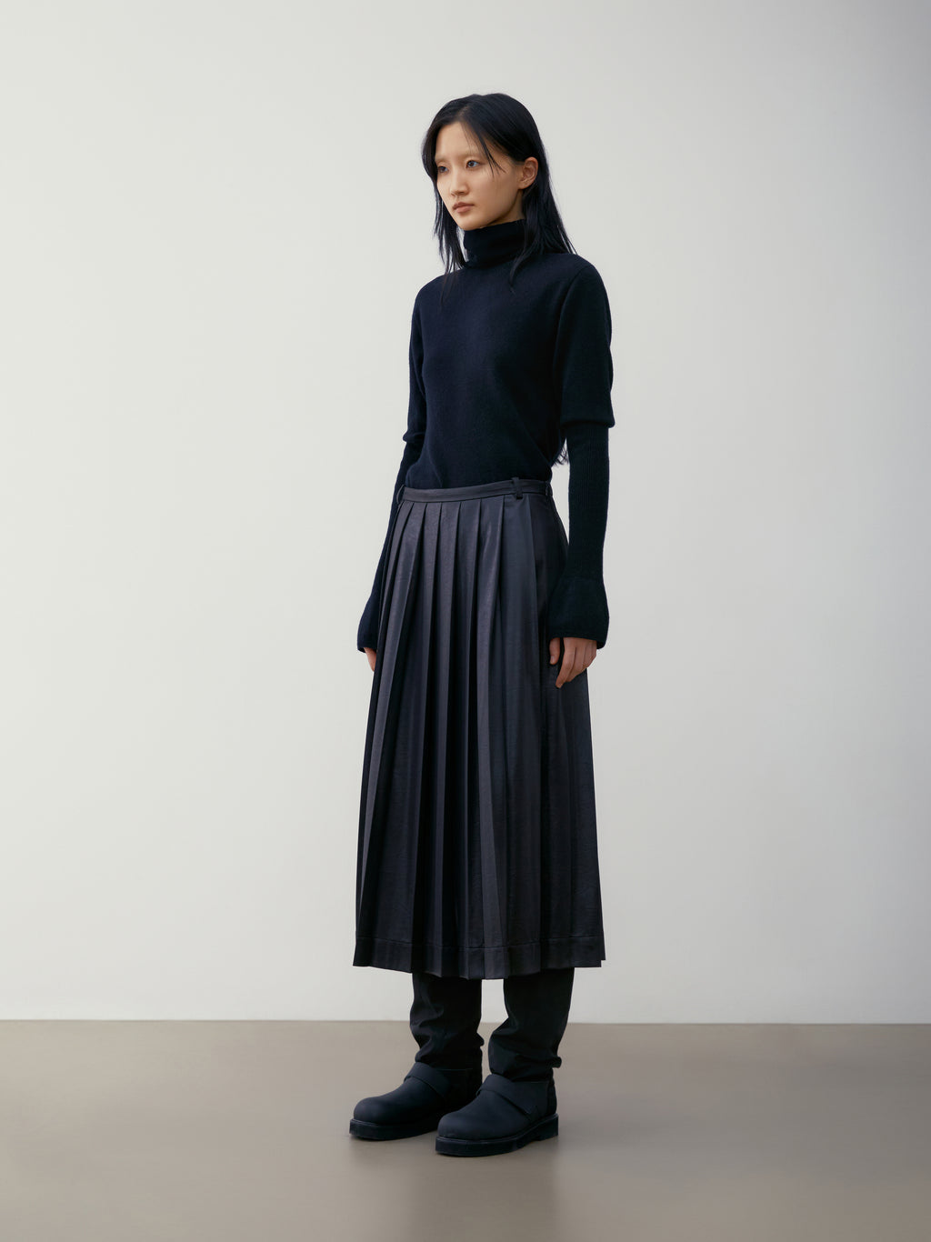 [low_classic] CREASED PLEATED SKIRT
BLACK