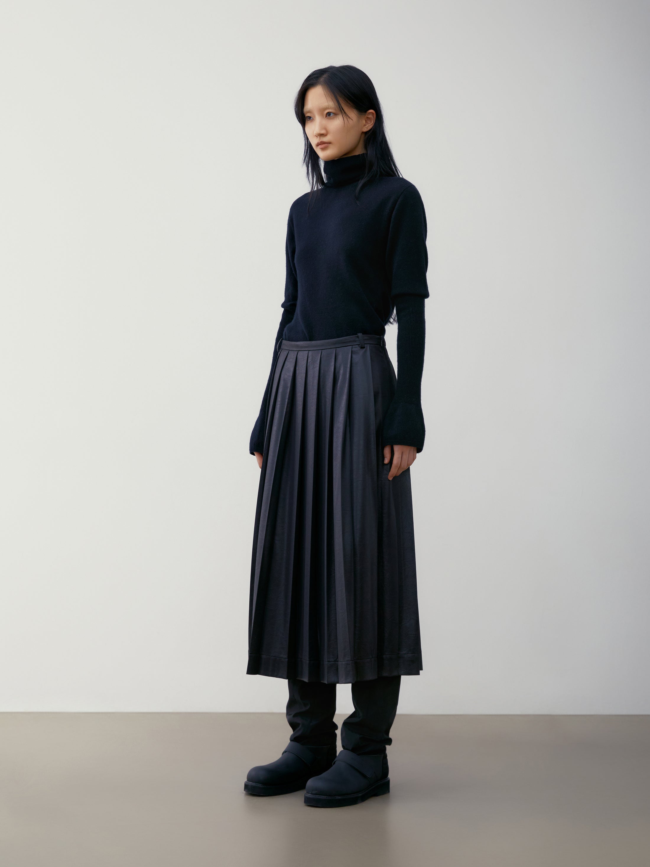 [low_classic] CREASED PLEATED SKIRT
BLACK