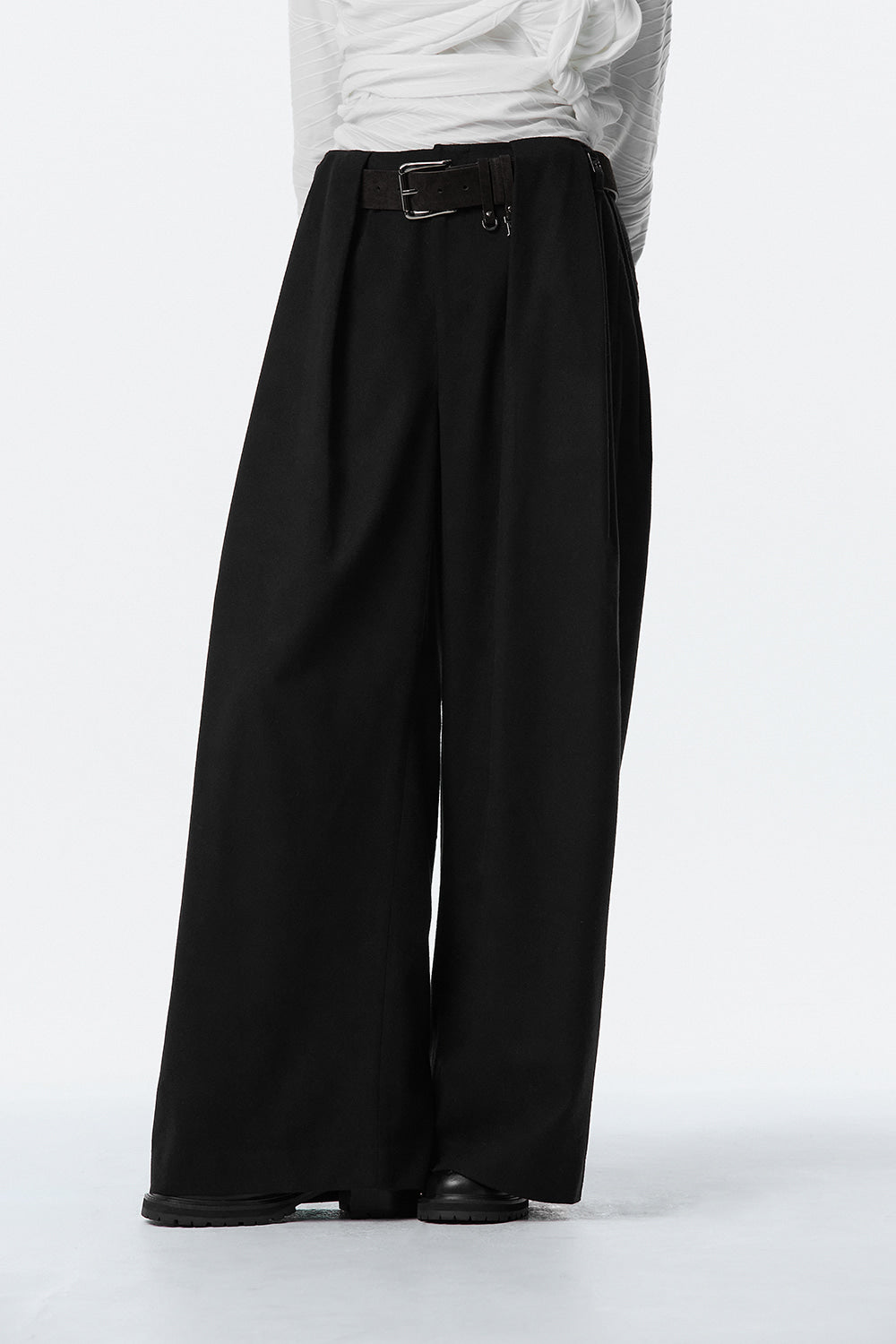 Treemingbird Wide Wool Tuck Slacks Black