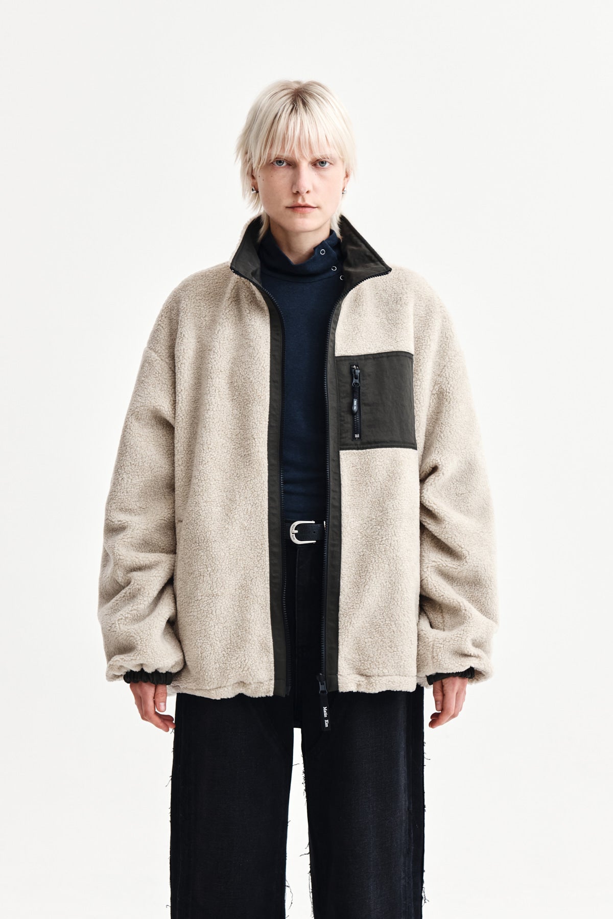 [matinkim] REVERSIBLE SHERPA ZIP UP IN LIGHT BEIGE
