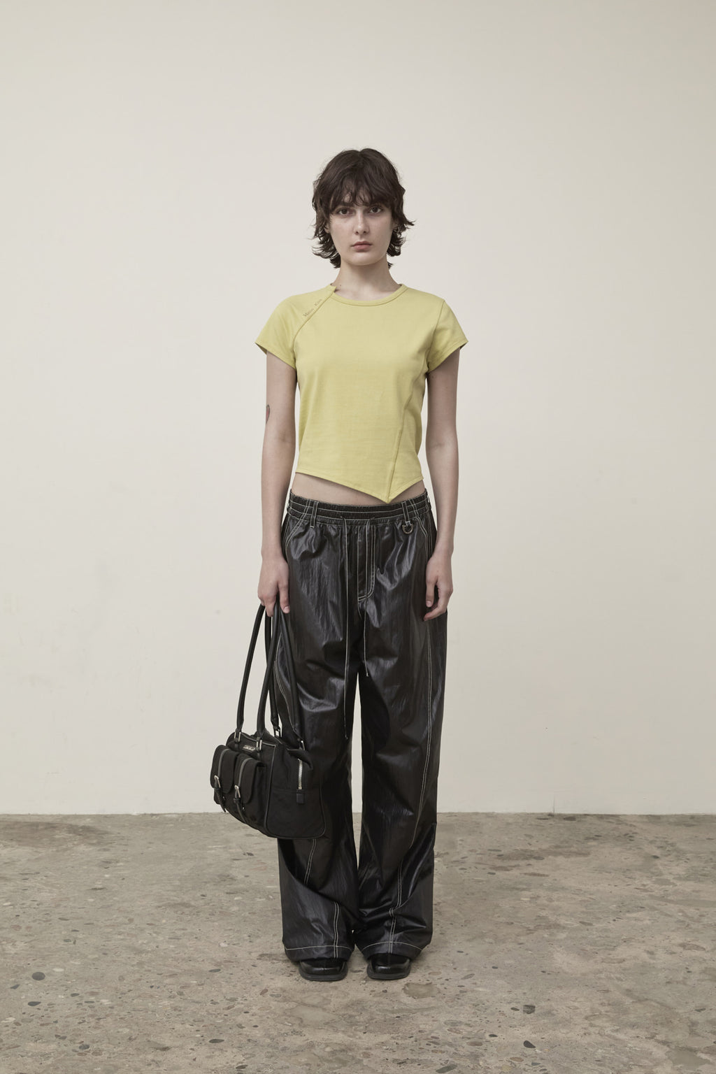 [matinkim] TWIST POINT SLIM TOP IN LIME