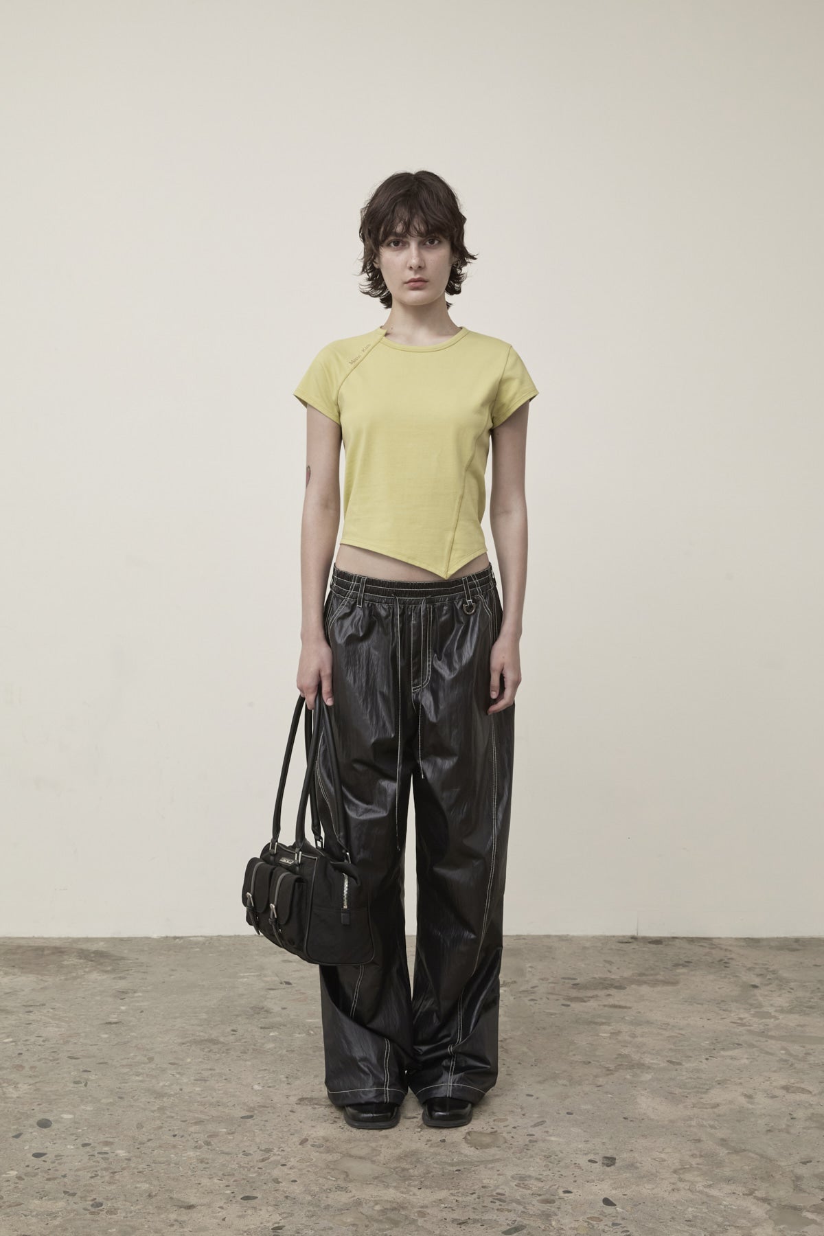 [matinkim] TWIST POINT SLIM TOP IN LIME