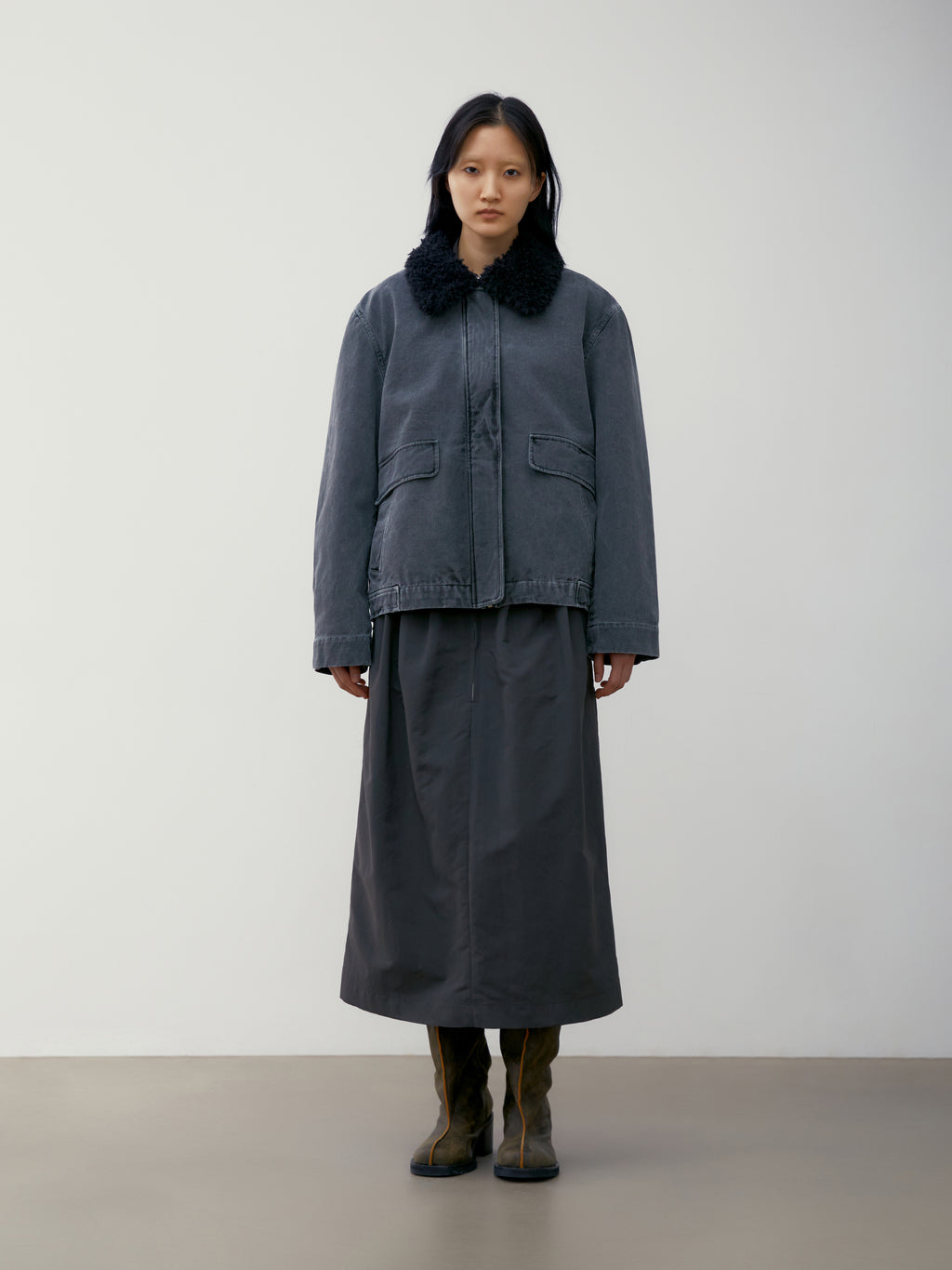 [low_classic] PIGMENT COTTON MUSTANG JACKET
CHARCOAL