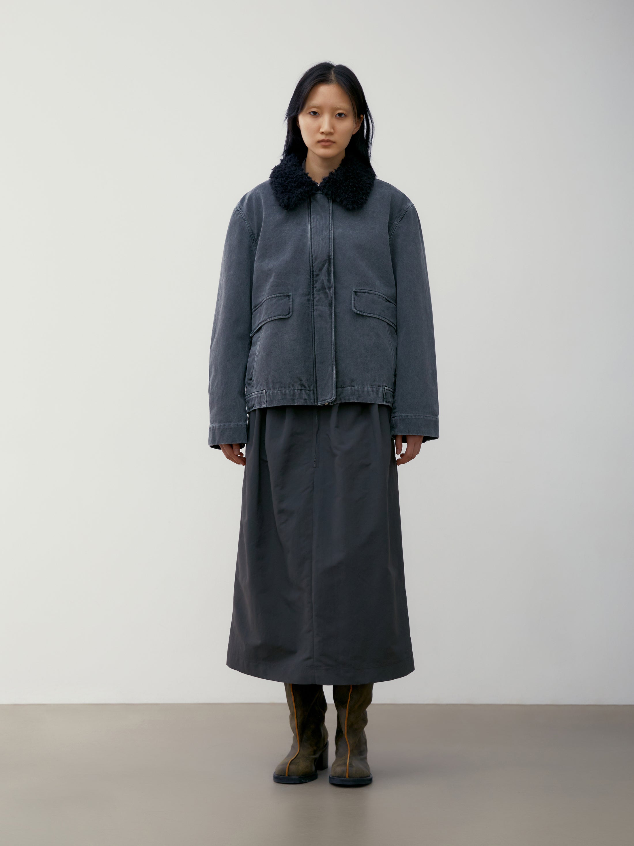 [low_classic] PIGMENT COTTON MUSTANG JACKET
CHARCOAL