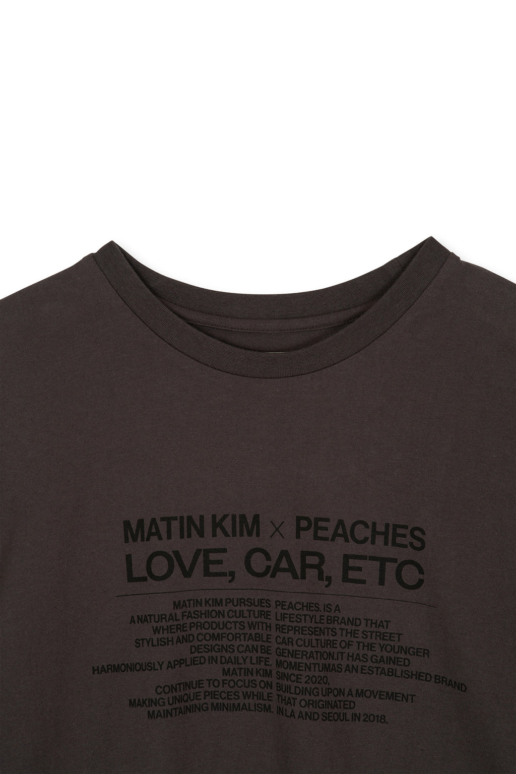 [matinkim] PEACHES LOVE CAR ETC GRAPHIC TOP IN CHARCOAL
