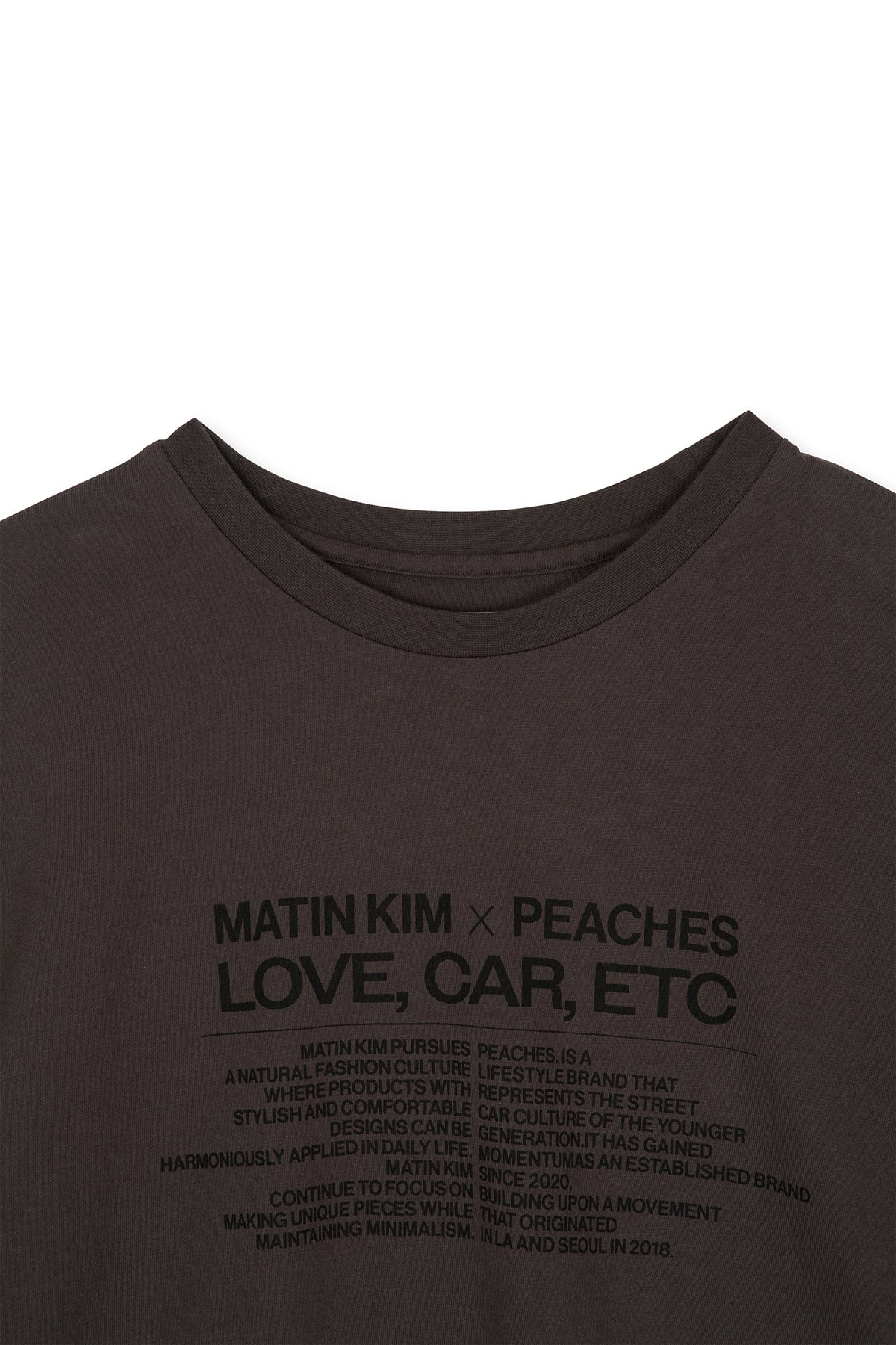 [matinkim] PEACHES LOVE CAR ETC GRAPHIC TOP IN CHARCOAL