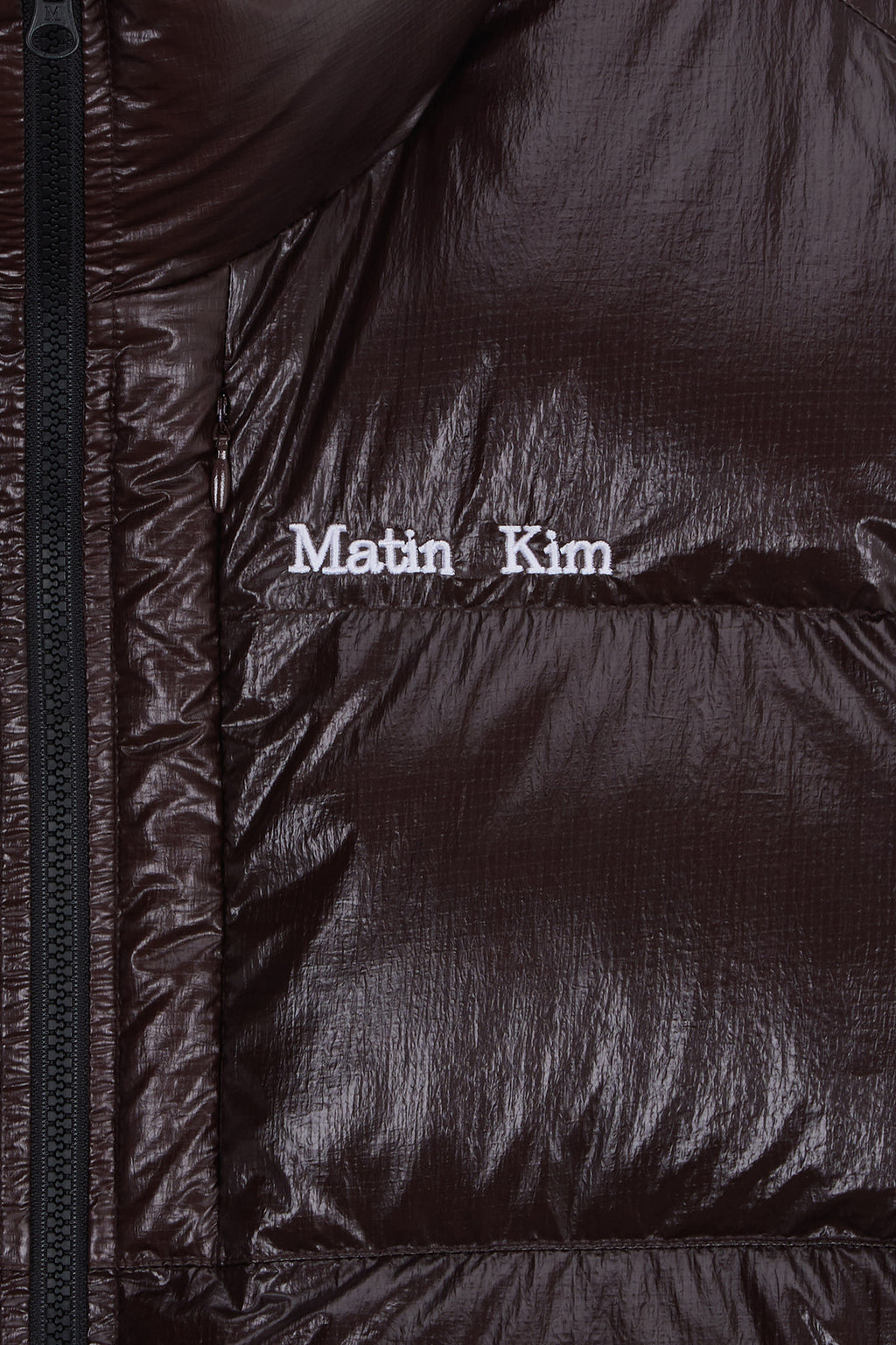 [matinkim] SMALL LOGO VOLUME DOWN JUMPER FOR MEN IN DARK BROWN