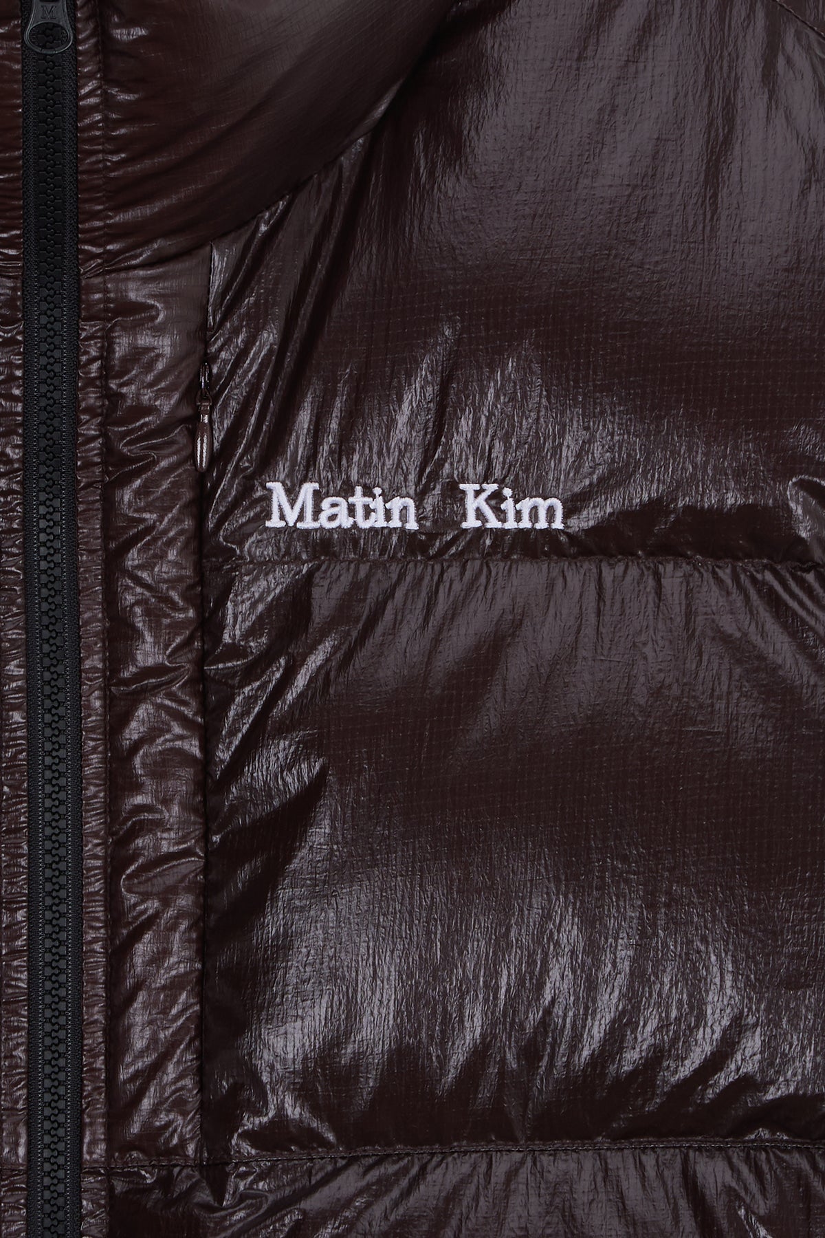 [matinkim] SMALL LOGO VOLUME DOWN JUMPER FOR MEN IN DARK BROWN