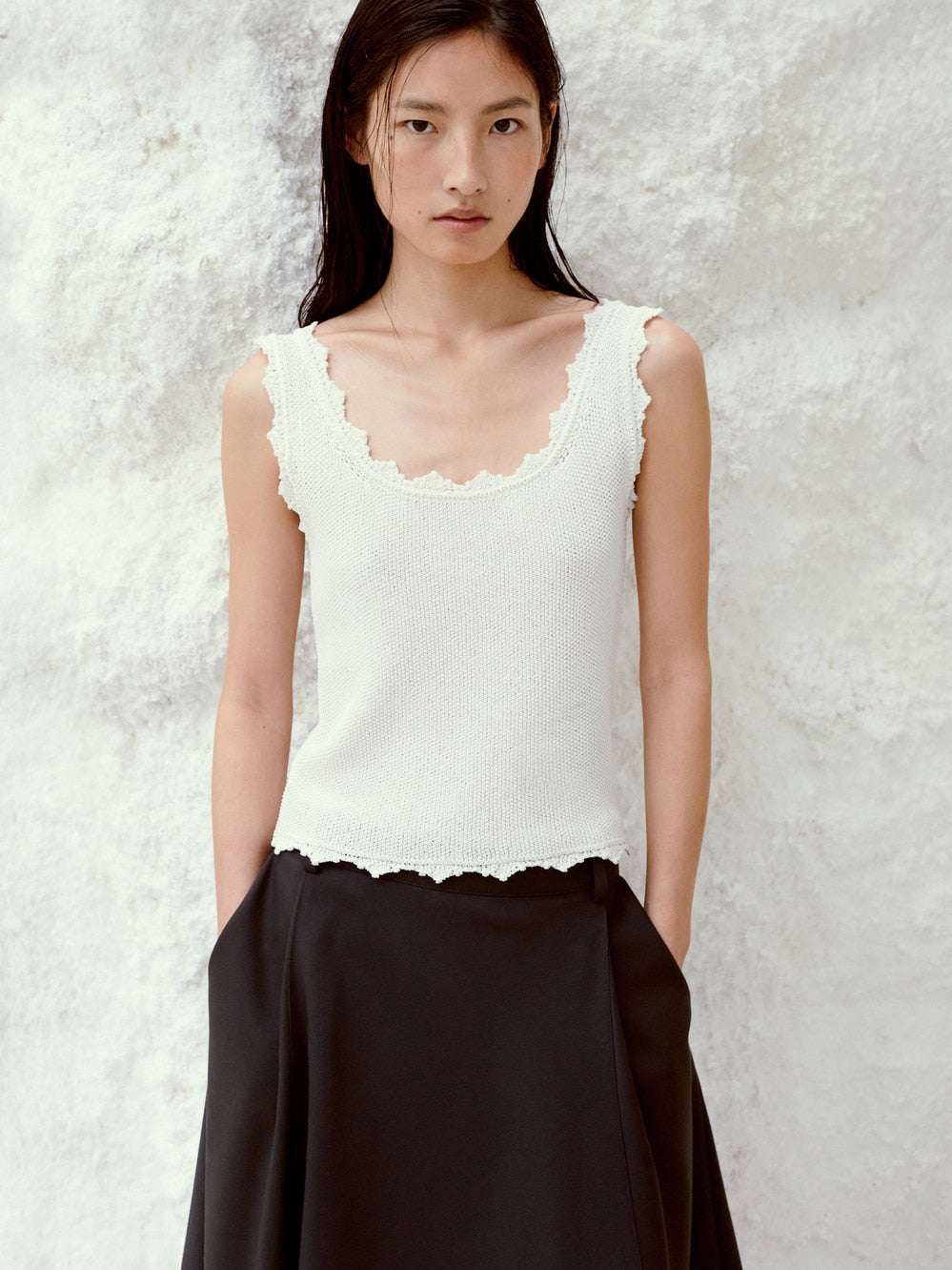 [low_classic] Lace Edge Sleeveless Knit
White