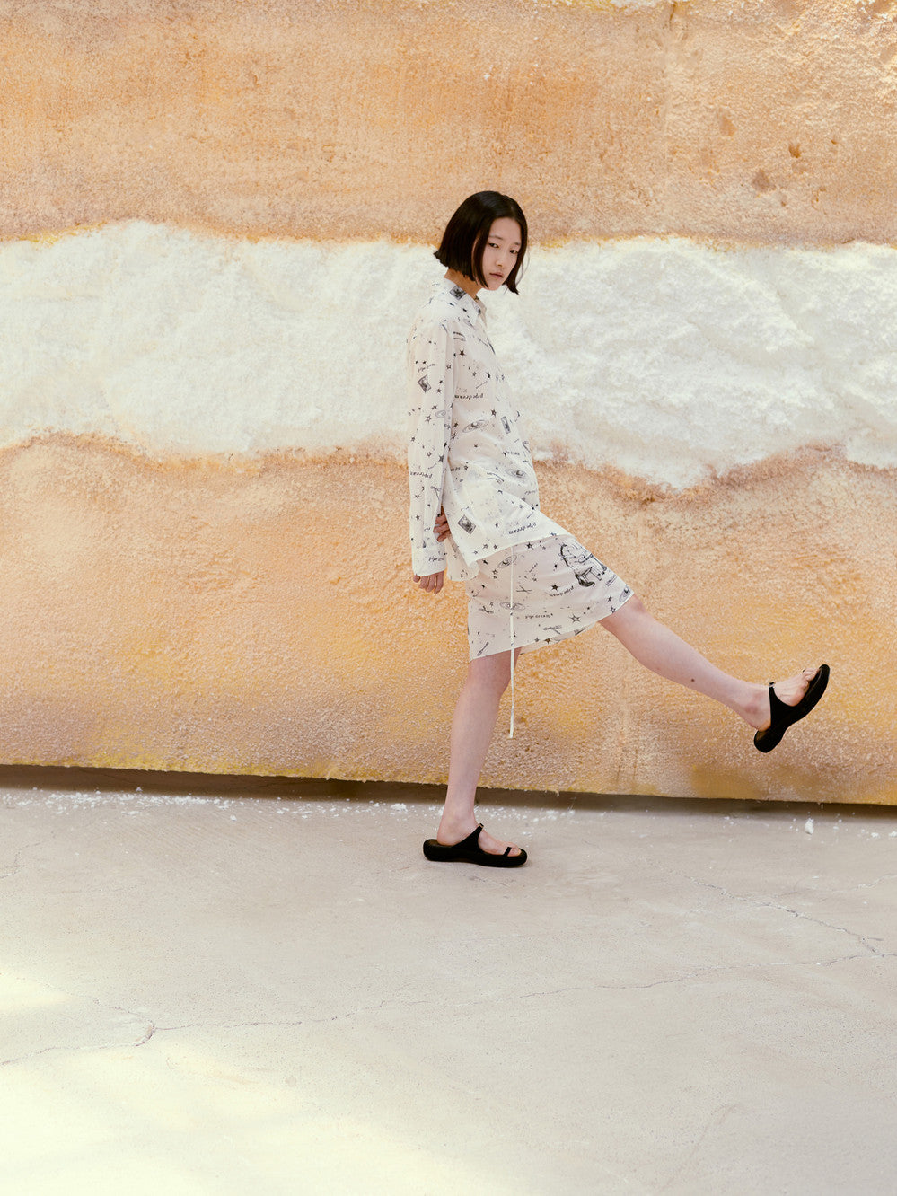 [low_classic] Pipe Dream Print Shirt
Ivory
