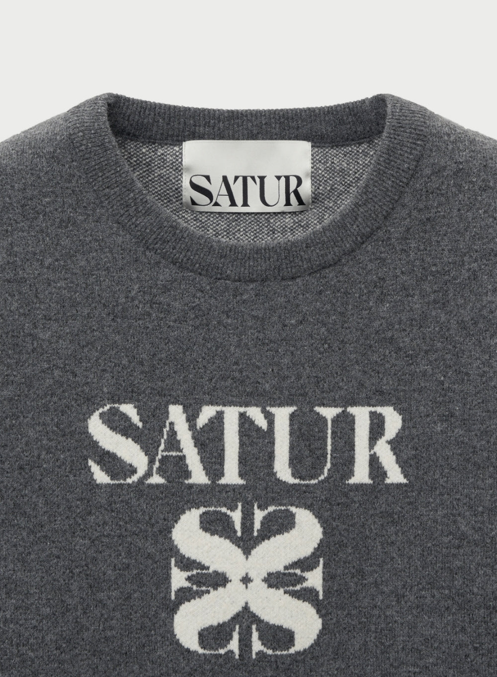 [satur] Basic Logo Jacquard Crew Neck Knit - Charcoal