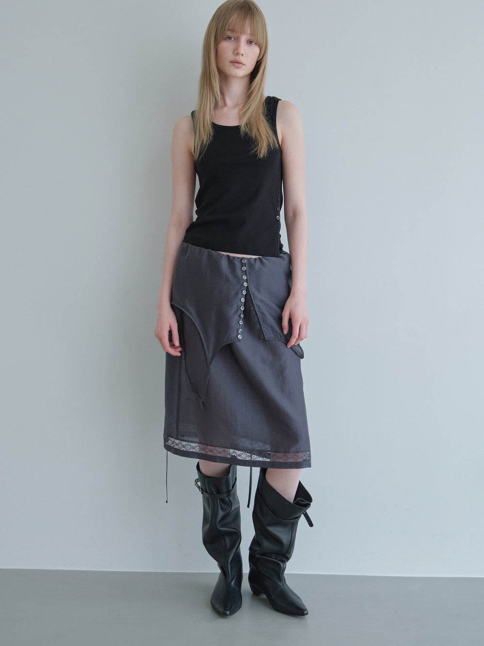 Low Classic Side Button Sleeveless Top Black